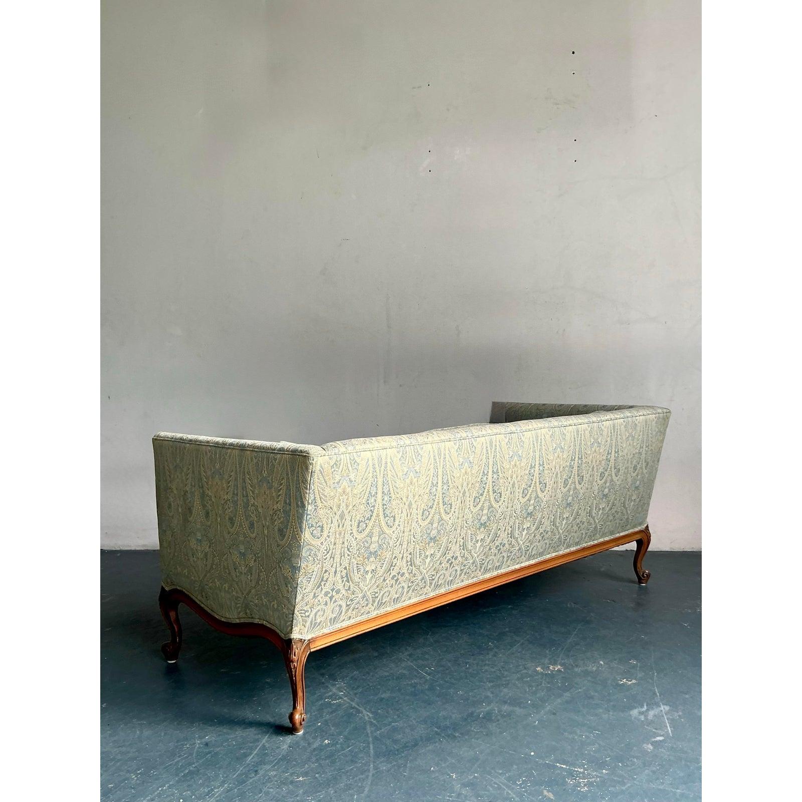 Divano vintage Regency Luigi XV in seta paisley jacquard In condizioni buone in vendita a West Palm Beach, FL