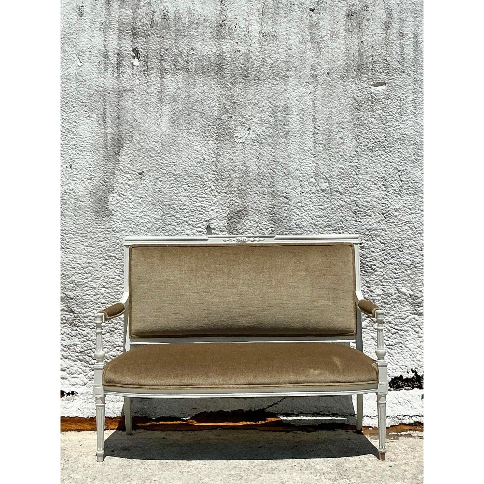 Américain Vintage Regency Louis XVI Settee en vente
