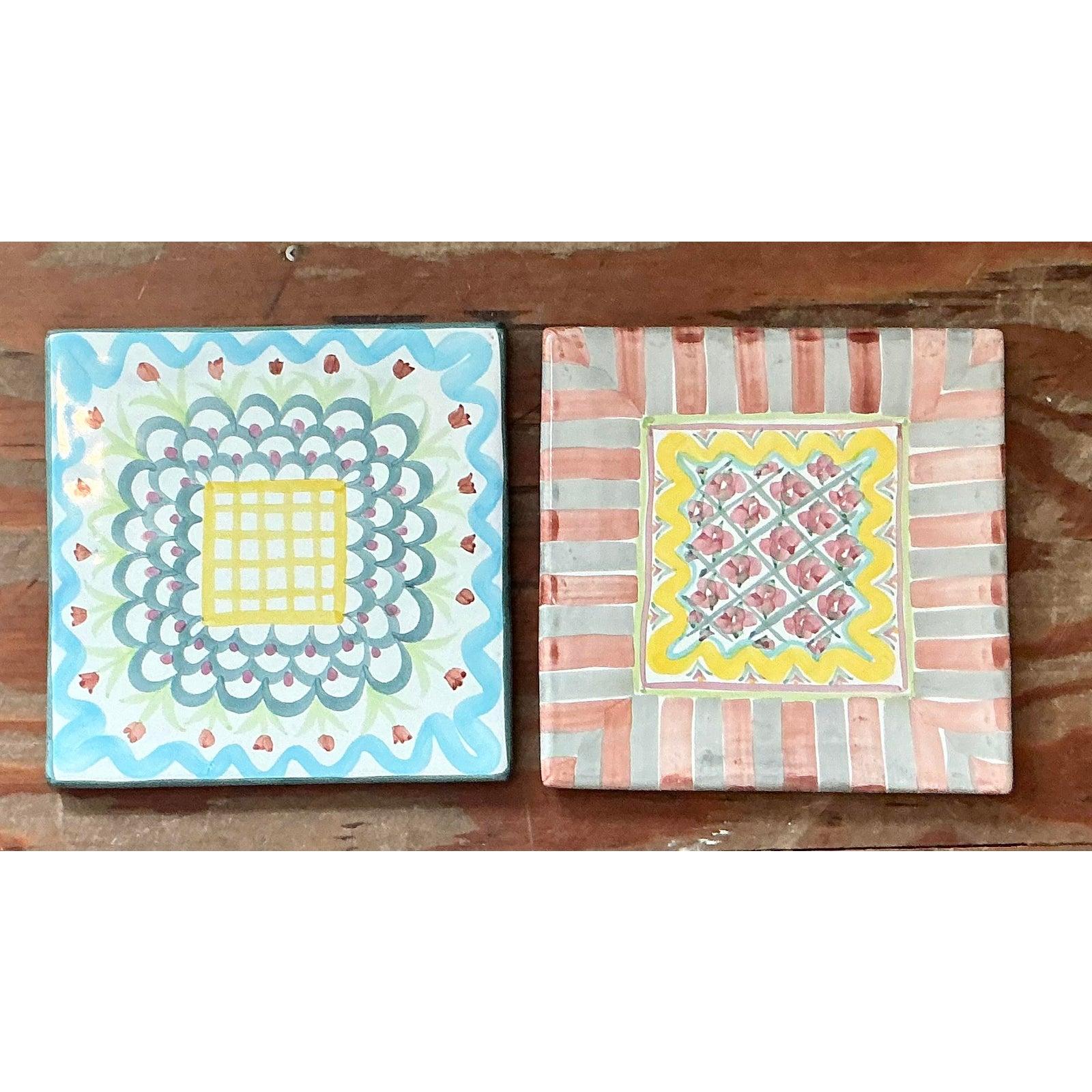 Assiettes en céramique Mackenzie Childs Vintage Regency - Lot de 2 Bon état - En vente à West Palm Beach, FL