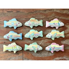 Mackenzie Childs, vintage Regency, tira-cassetti in ceramica smaltata a forma di pesce - set di 9