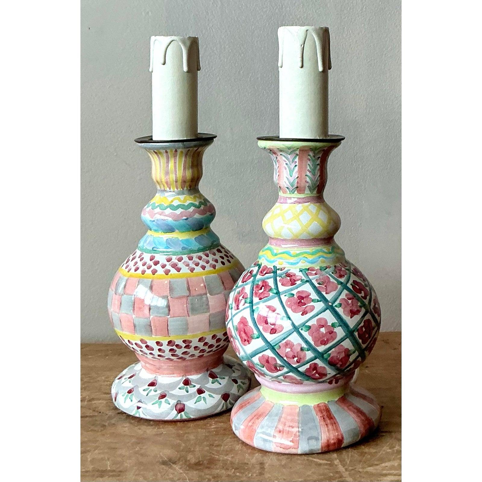 Lampes Vintage Regency en céramique émaillée Mackenzie Childs - une paire Bon état - En vente à West Palm Beach, FL