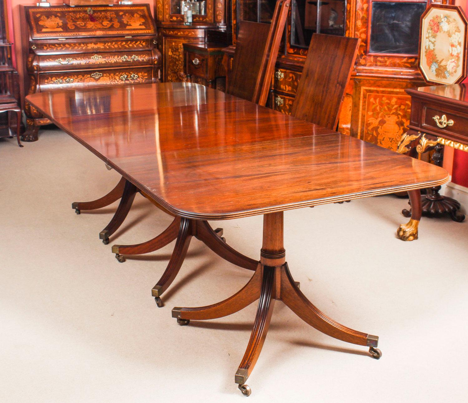 Vintage Regency Mahogany 3-Pillar Dining Table William Tillman, 20th Century 4