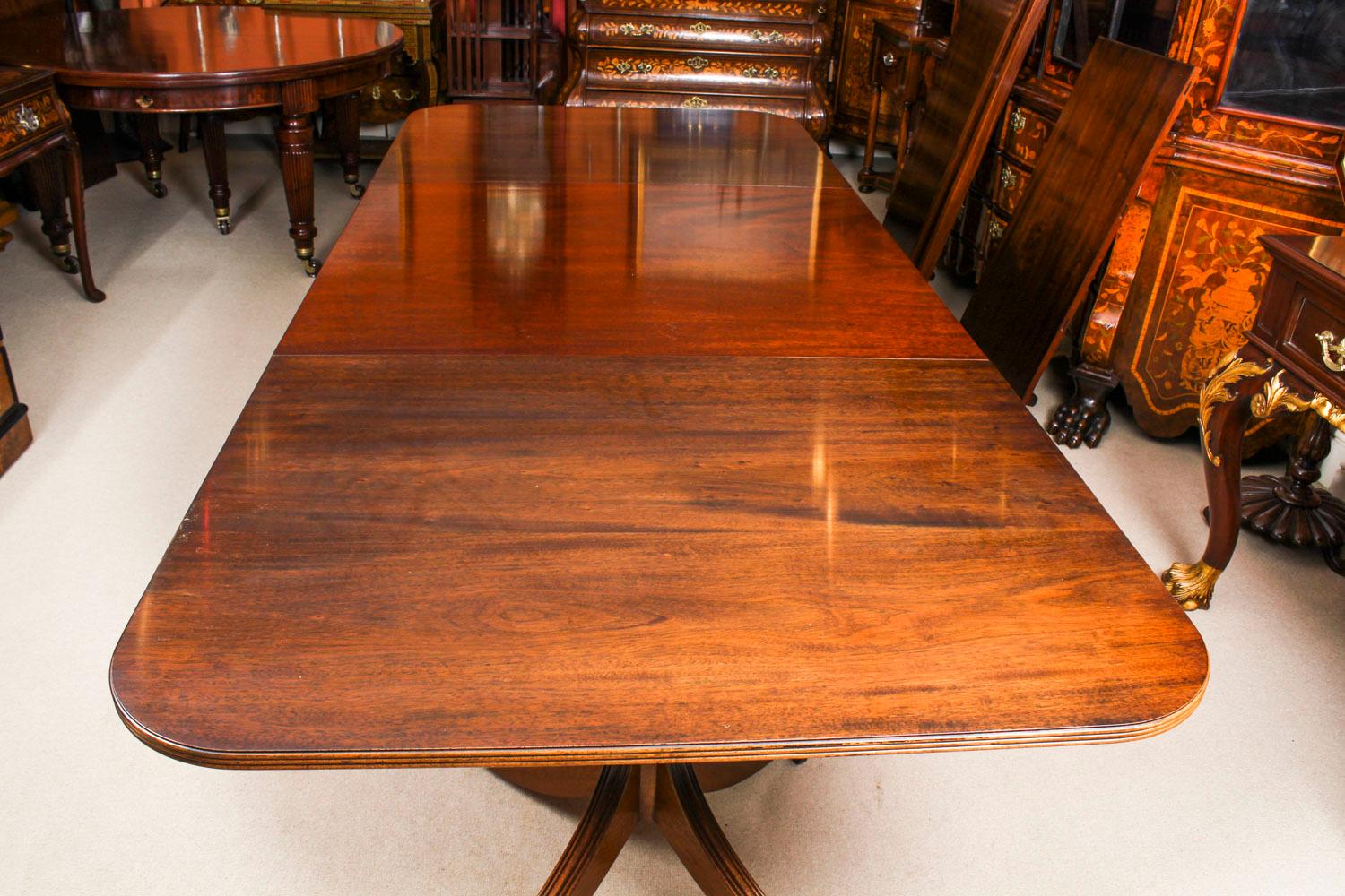 Vintage Regency Mahogany 3-Pillar Dining Table William Tillman, 20th Century 6