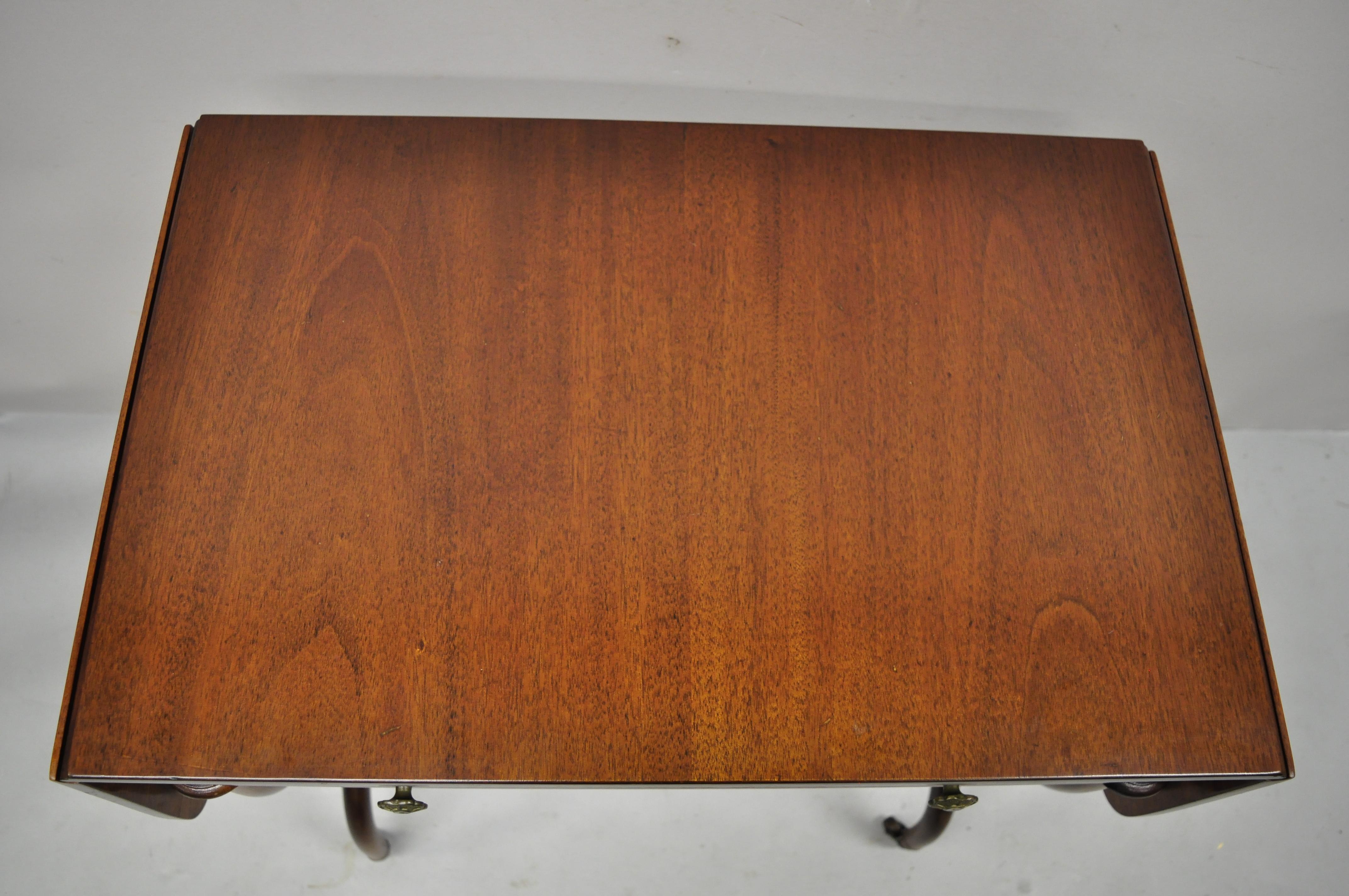 Vintage Regency Mahogany Drop Leaf Pembroke One Drawer Side Table Small Desk In Good Condition In Philadelphia, PA