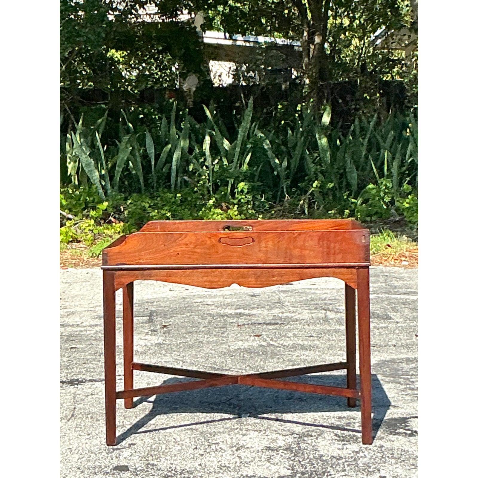 20ième siècle Table à café vintage Regency Gallery en acajou en vente