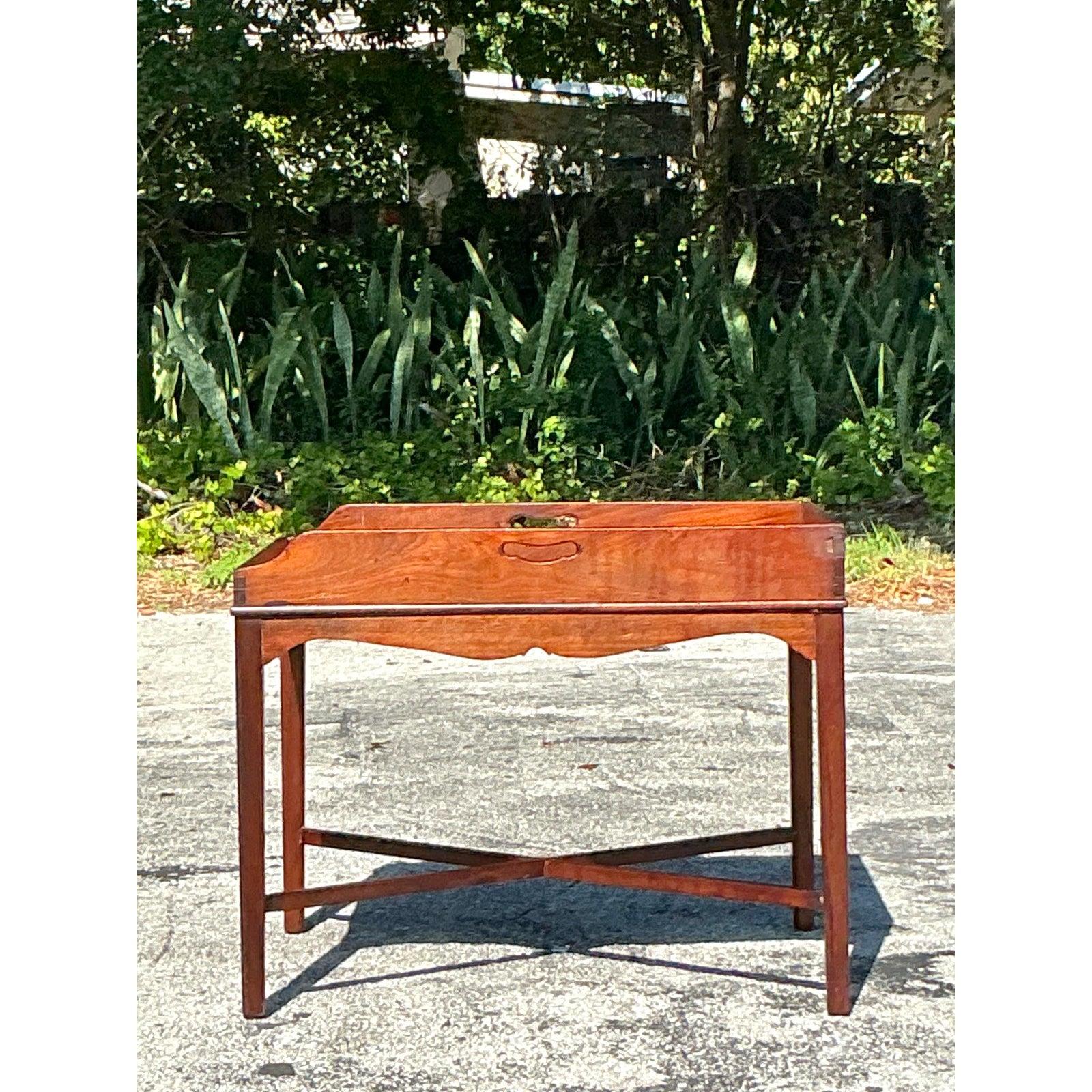 Table à café vintage Regency Gallery en acajou en vente 2