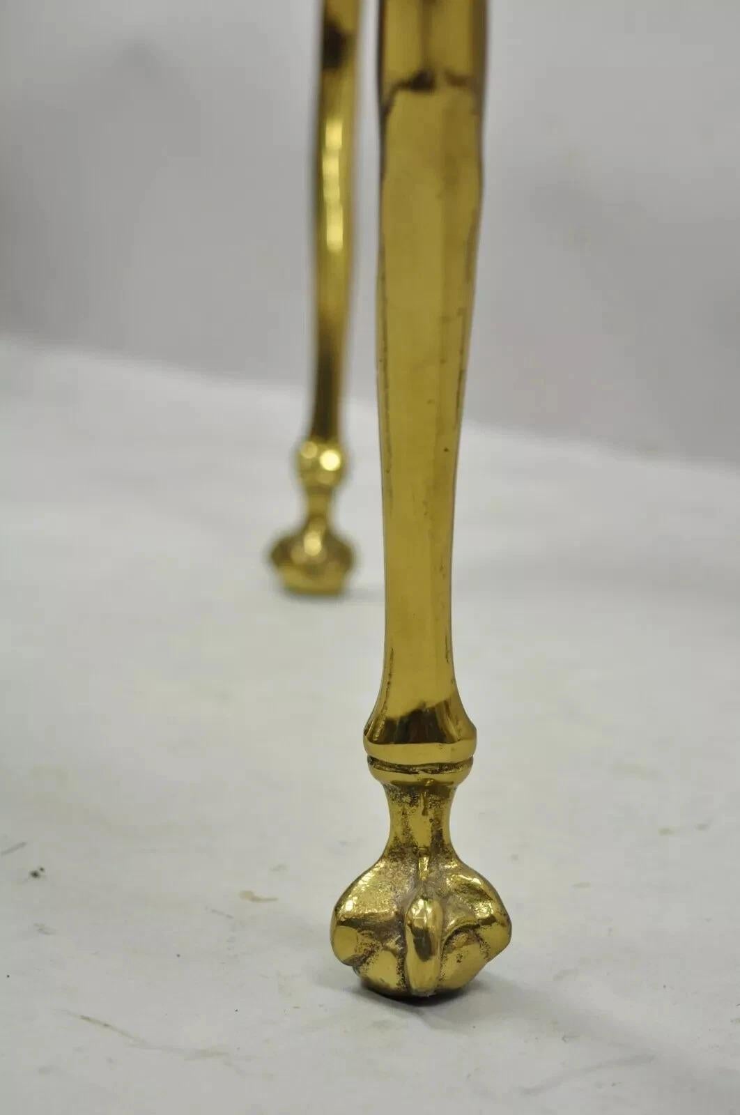 Mesa de centro redonda pequeña de latón con cisne y cristal estilo Maison Jansen Vintage Regency en venta 5