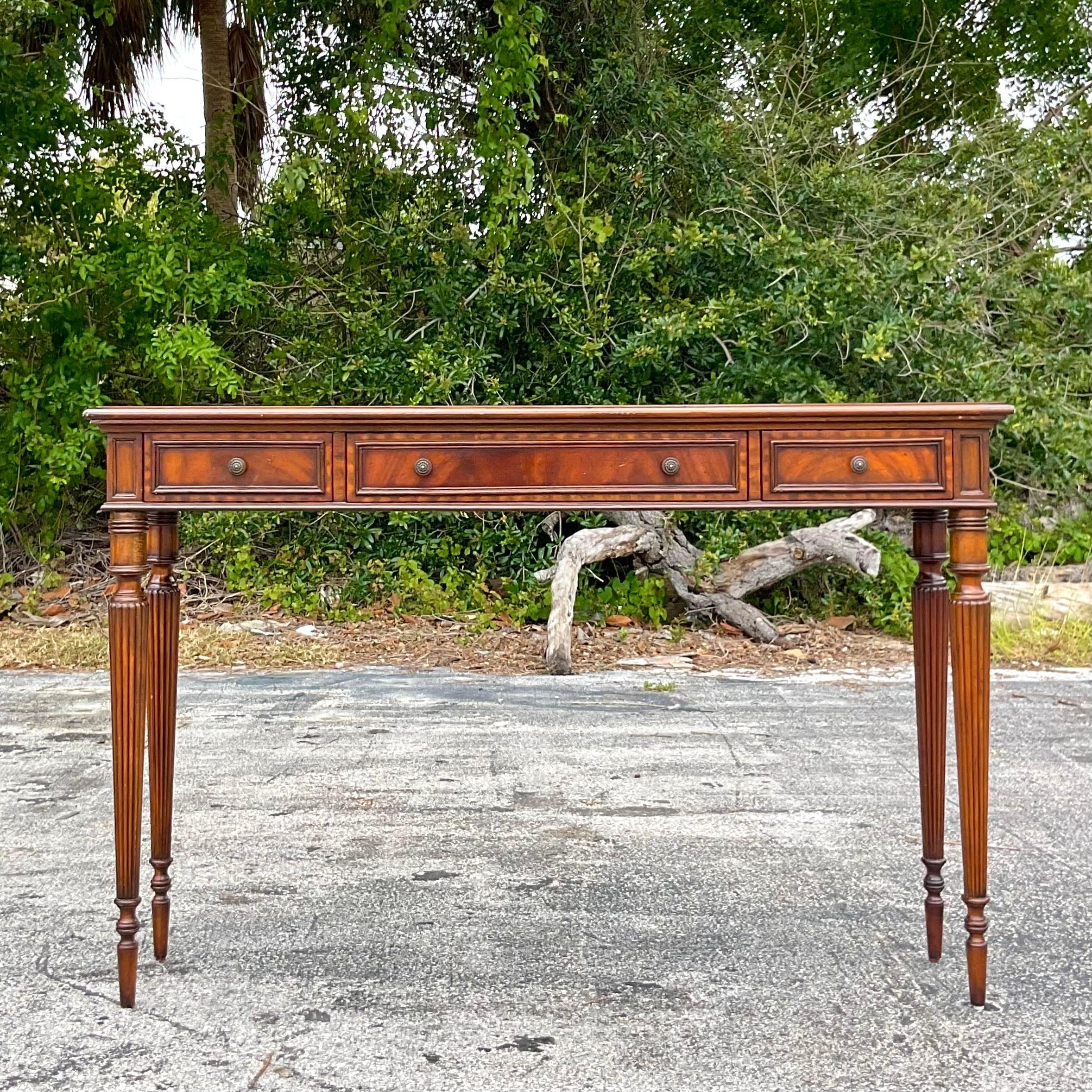 Vintage-Konsolentisch im Regency-Stil von Maitland Smith mit Lederprägung im Zustand „Gut“ im Angebot in west palm beach, FL