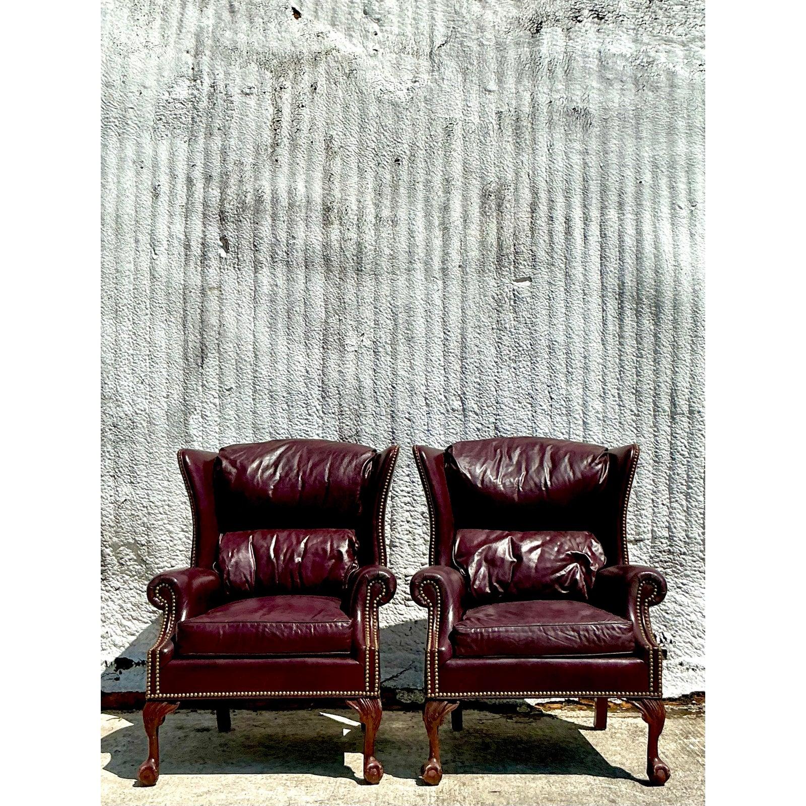 Chaises à dossier en cuir Merlot Vintage Regency - une paire Bon état - En vente à West Palm Beach, FL