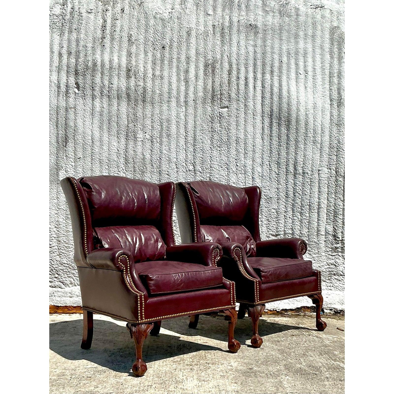 20ième siècle Chaises à dossier en cuir Merlot Vintage Regency - une paire en vente