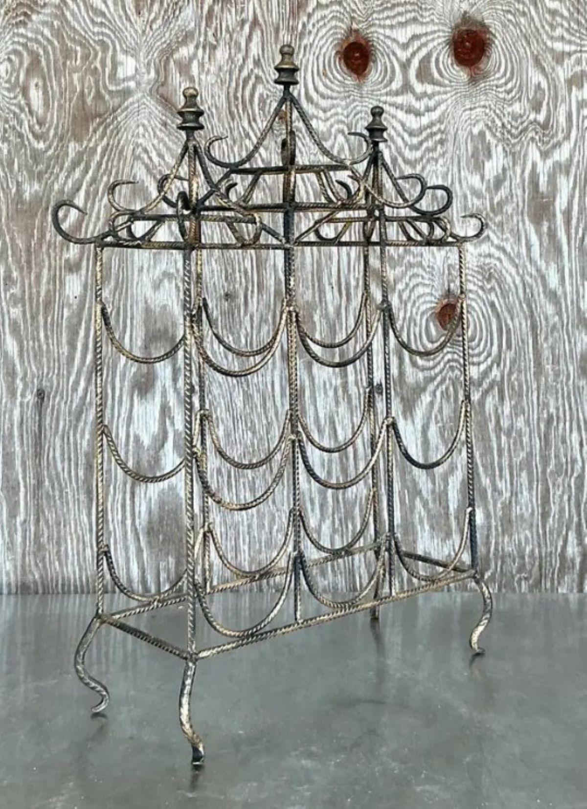 Portabottiglie a pagoda in metallo vintage Regency in vendita 1