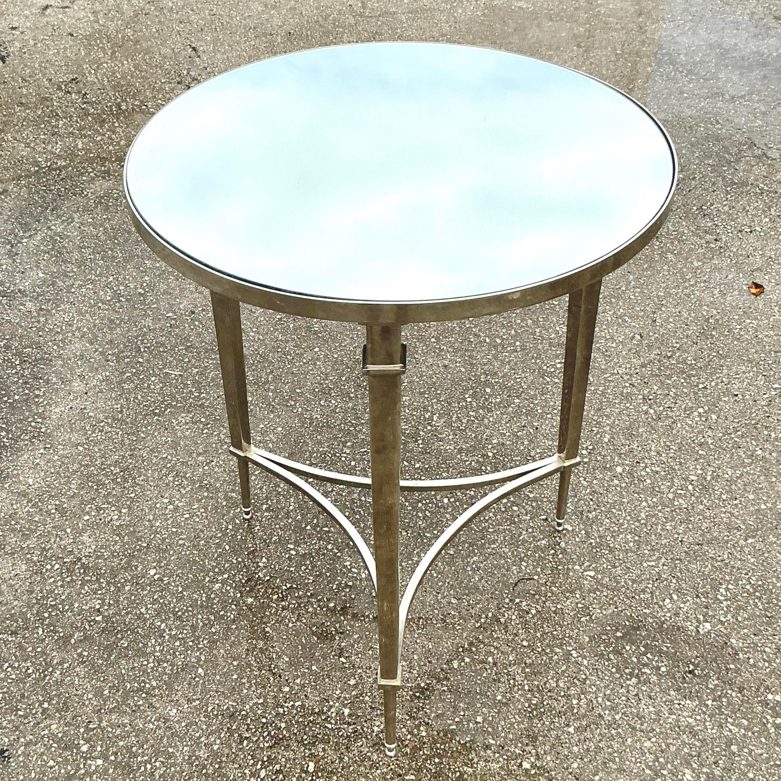 Table d'appoint Regency vintage en miroir et nickel poli Bon état - En vente à west palm beach, FL