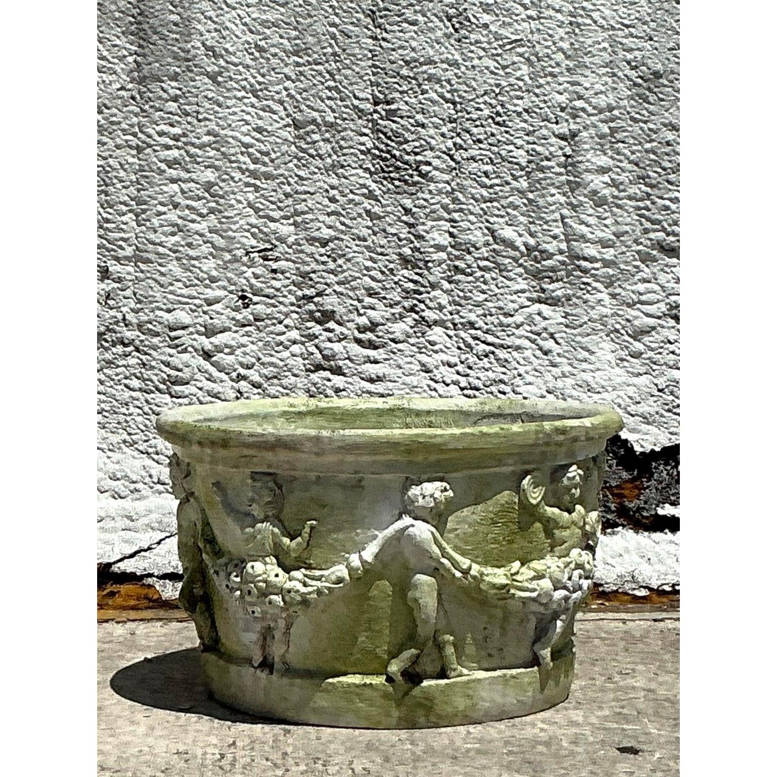 Vintage Regency geformt Fiberglas patiniert Cherub Pflanzer (Neoklassisch) im Angebot