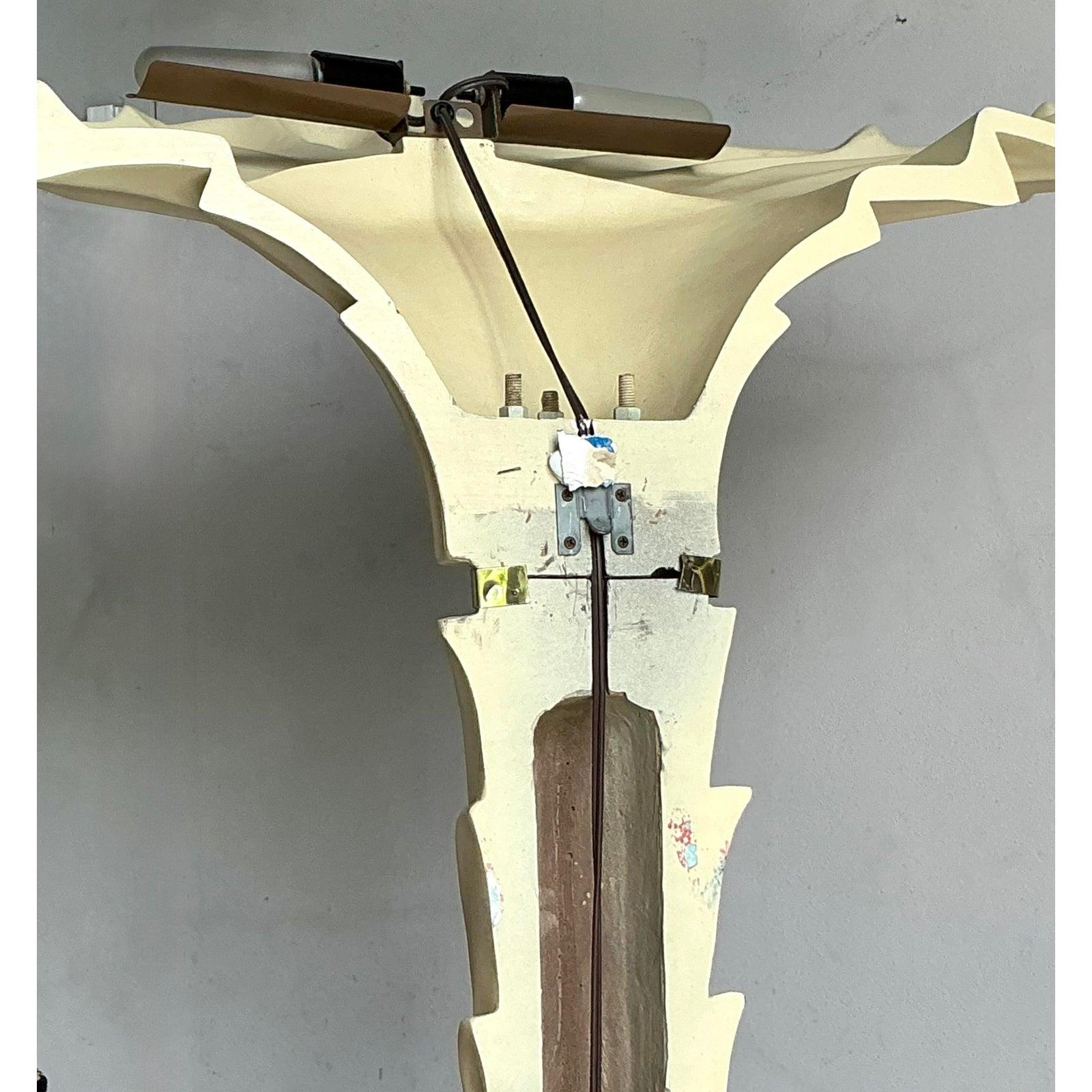 Antorcha de Palma de Resina Moldeada Vintage Regency Según Serge Roche - Set de 2 Estadounidense en venta