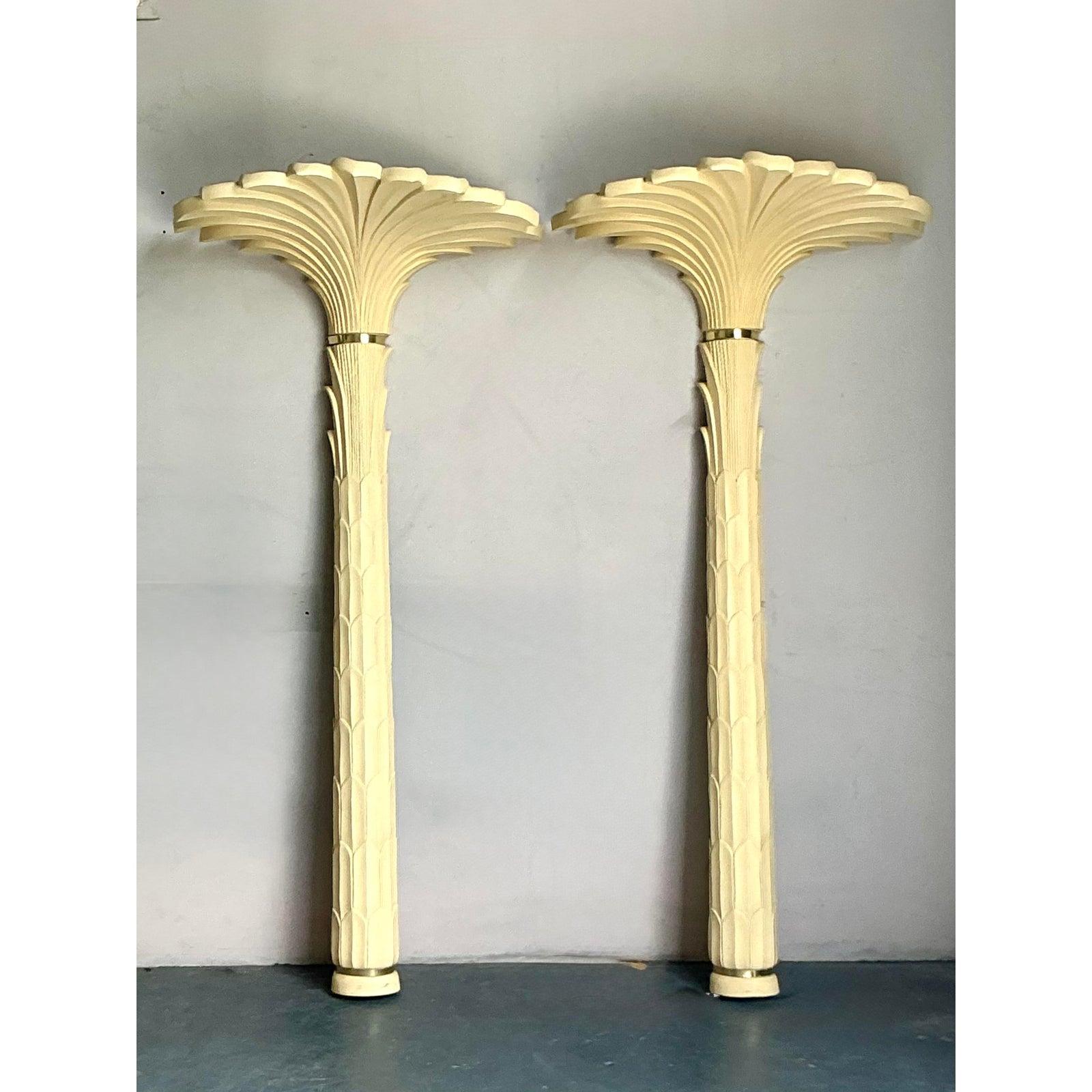Antorcha de Palma de Resina Moldeada Vintage Regency Según Serge Roche - Set de 2 en Bueno estado para la venta en West Palm Beach, FL