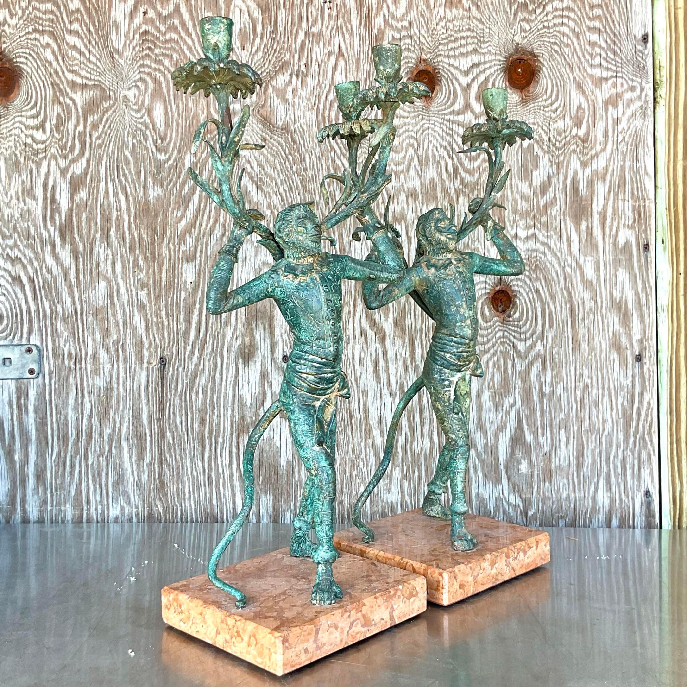 Monumentale Vintage-Affenkandelaber aus Bronze im Regency-Stil, Paar (Französisch) im Angebot