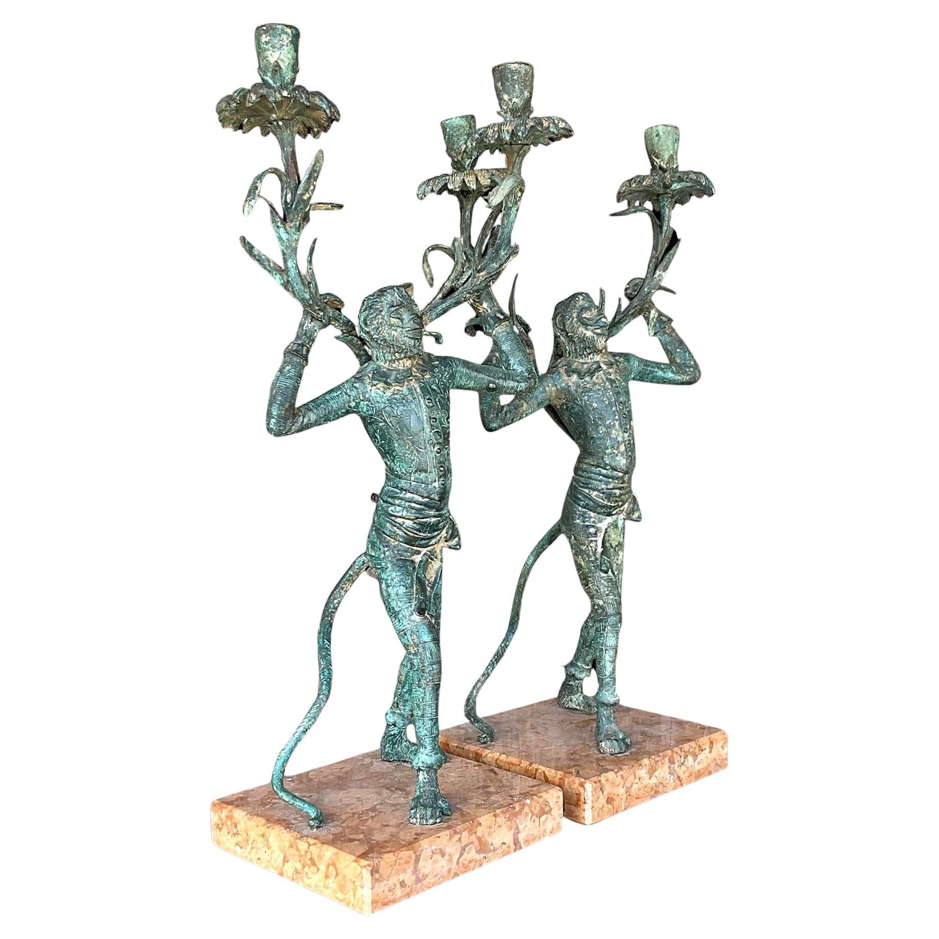 Paire de chandeliers monumentaux en bronze de style Régence - Singe