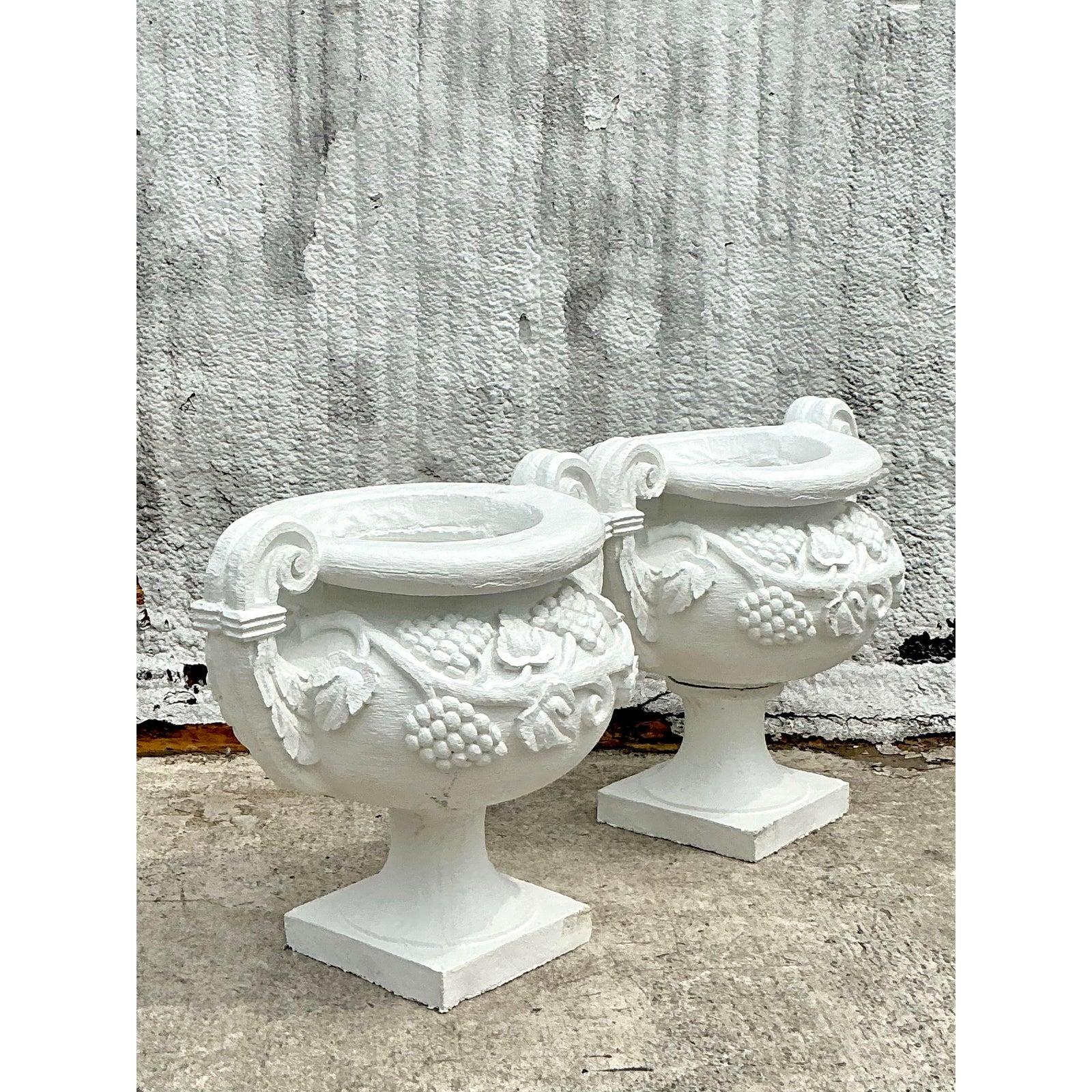 Calcestruzzo Urne monumentali in cemento armato d'epoca Regency - Una coppia in vendita
