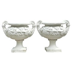 Paire d'urnes monumentales en béton moulé Vintage Regency