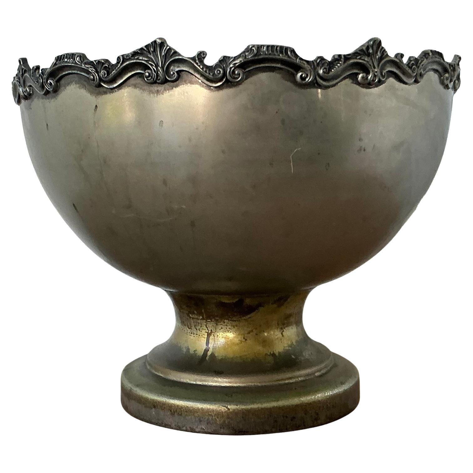 Ciotola monumentale d
epoca Regency con piatto affilato in vendita