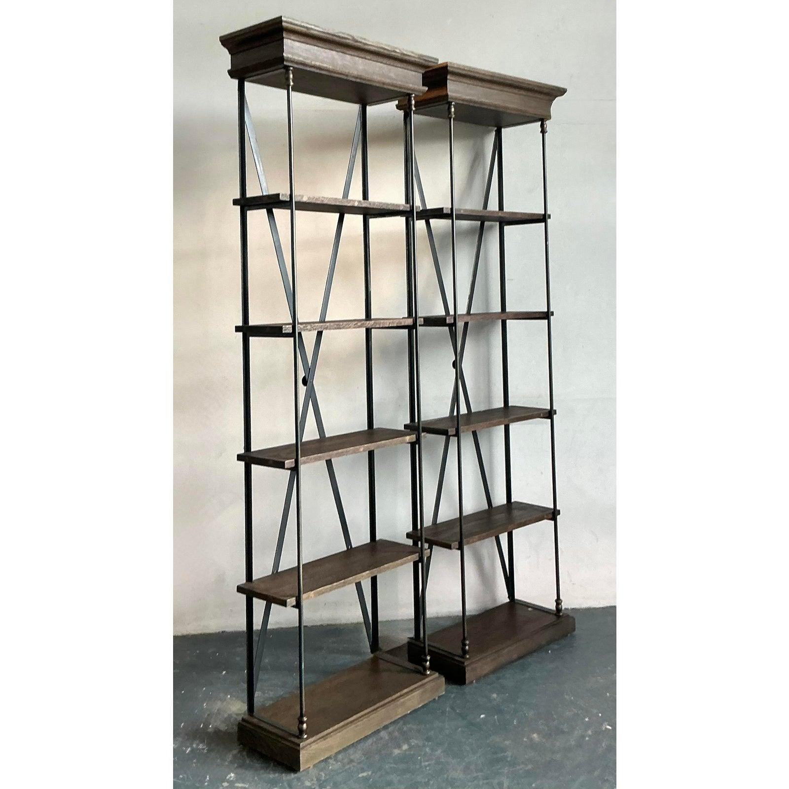 Americano Vintage Regency Monumental Etagere - A Pair in vendita