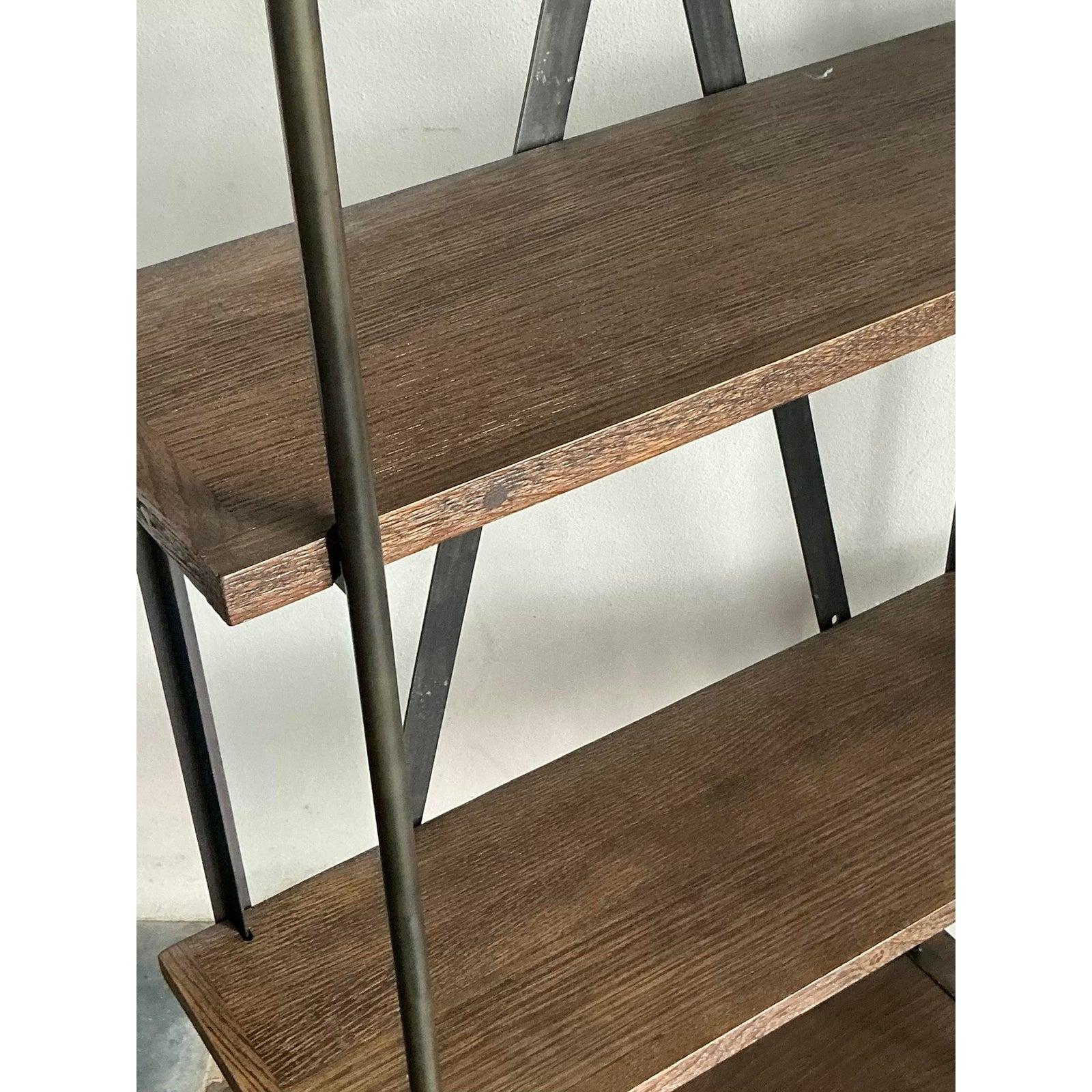 XXI secolo e contemporaneo Vintage Regency Monumental Etagere - A Pair in vendita