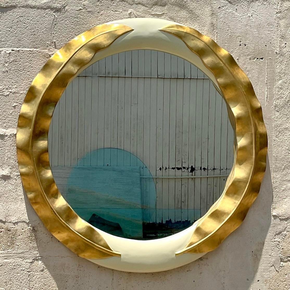 Specchio monumentale d'epoca Regency con foglie d'alloro dorate In condizioni buone in vendita a West Palm Beach, FL