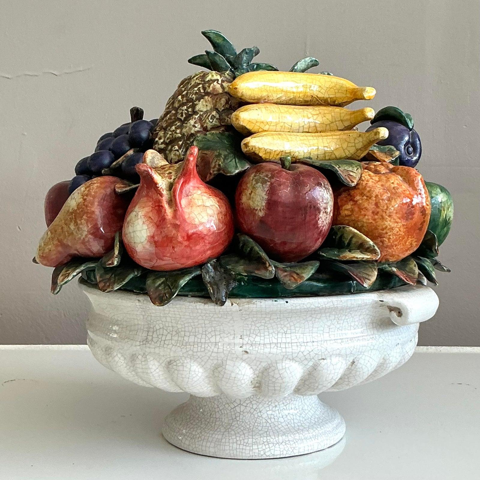 Ciotola monumentale di frutta in ceramica smaltata vintage Regency In condizioni buone in vendita a West Palm Beach, FL
