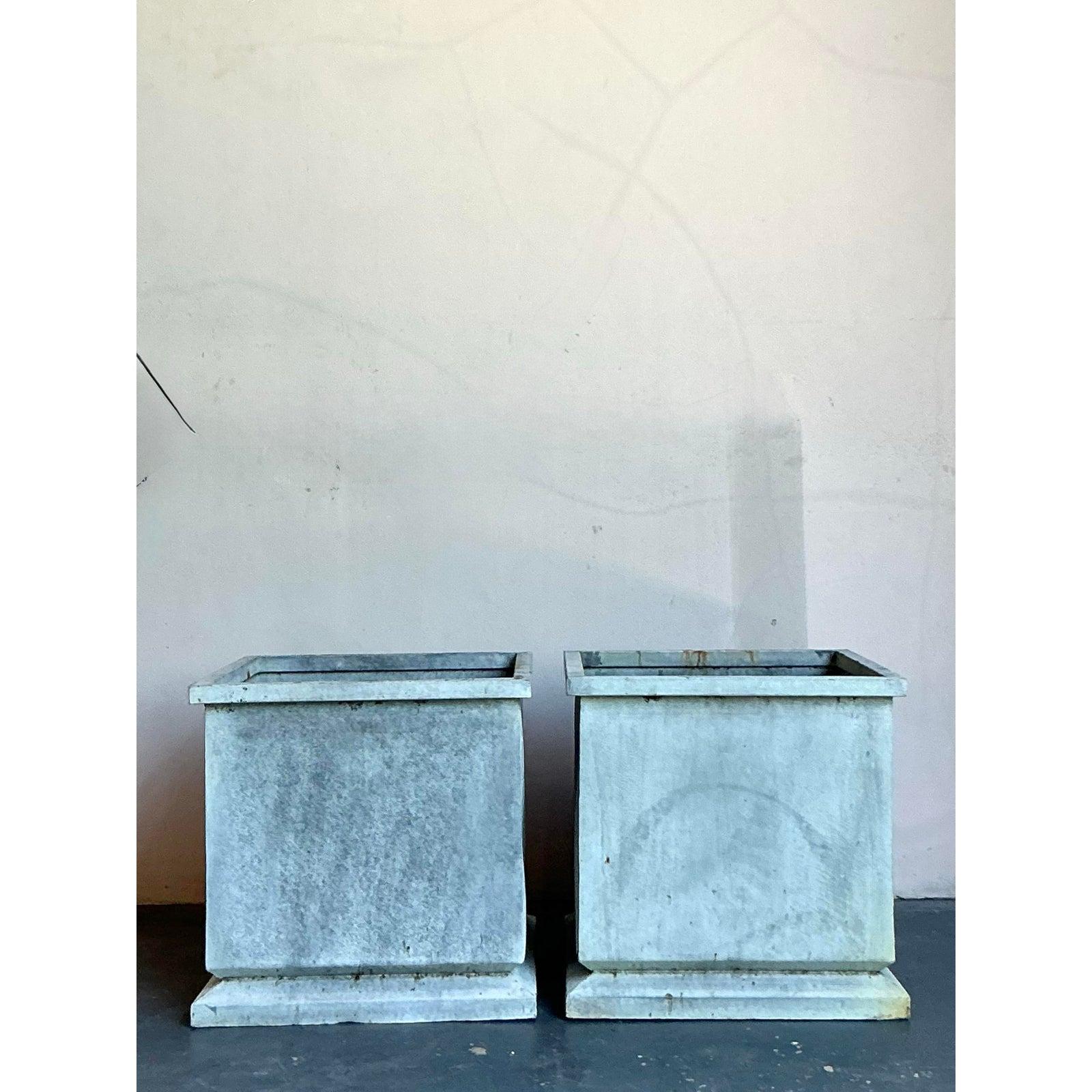Plomb Paire de jardinières monumentales en plomb Vintage Regency en vente