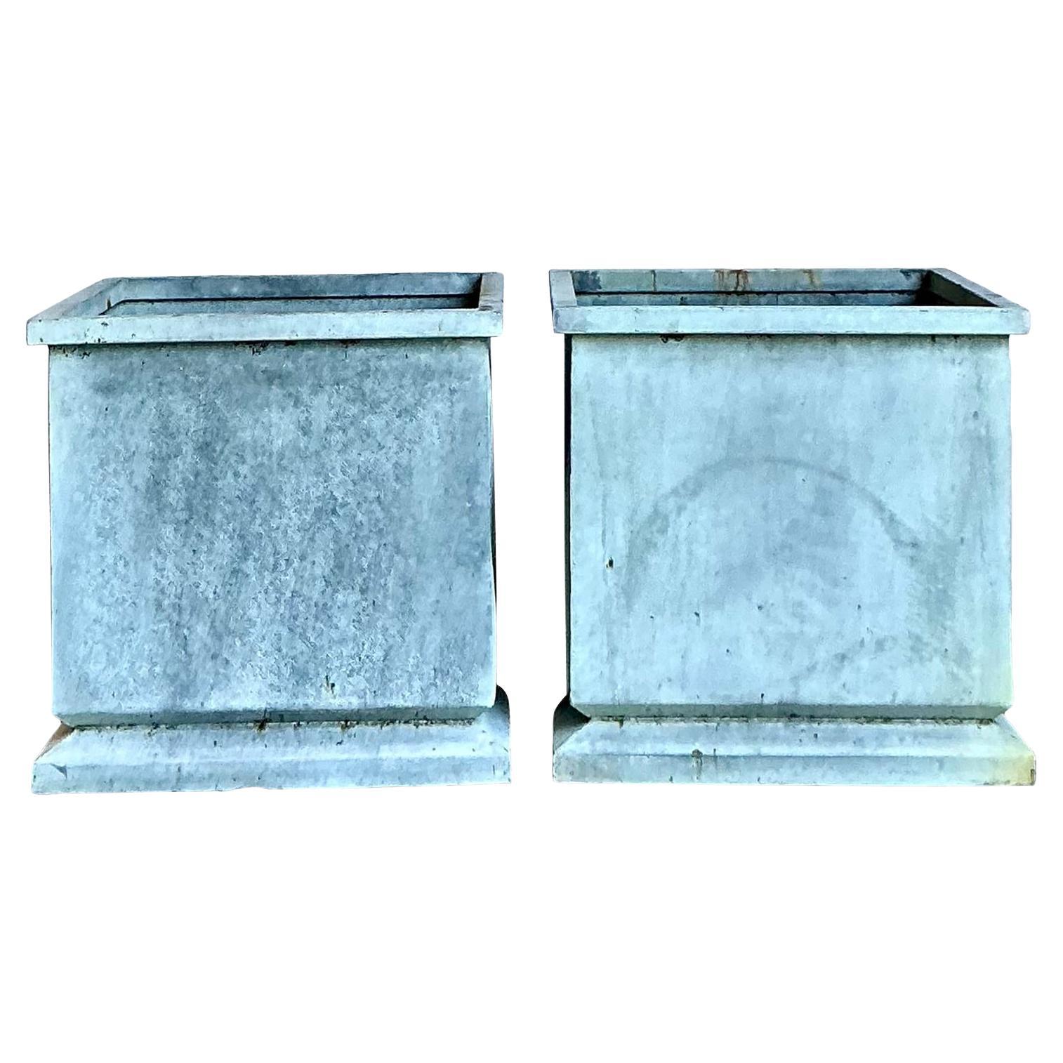 Paire de jardinières monumentales en plomb Vintage Regency en vente