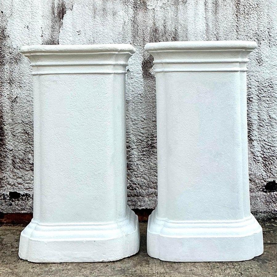 Pedestales Monumentales de Yeso sobre Fibra de Vidrio - Pareja Estadounidense en venta
