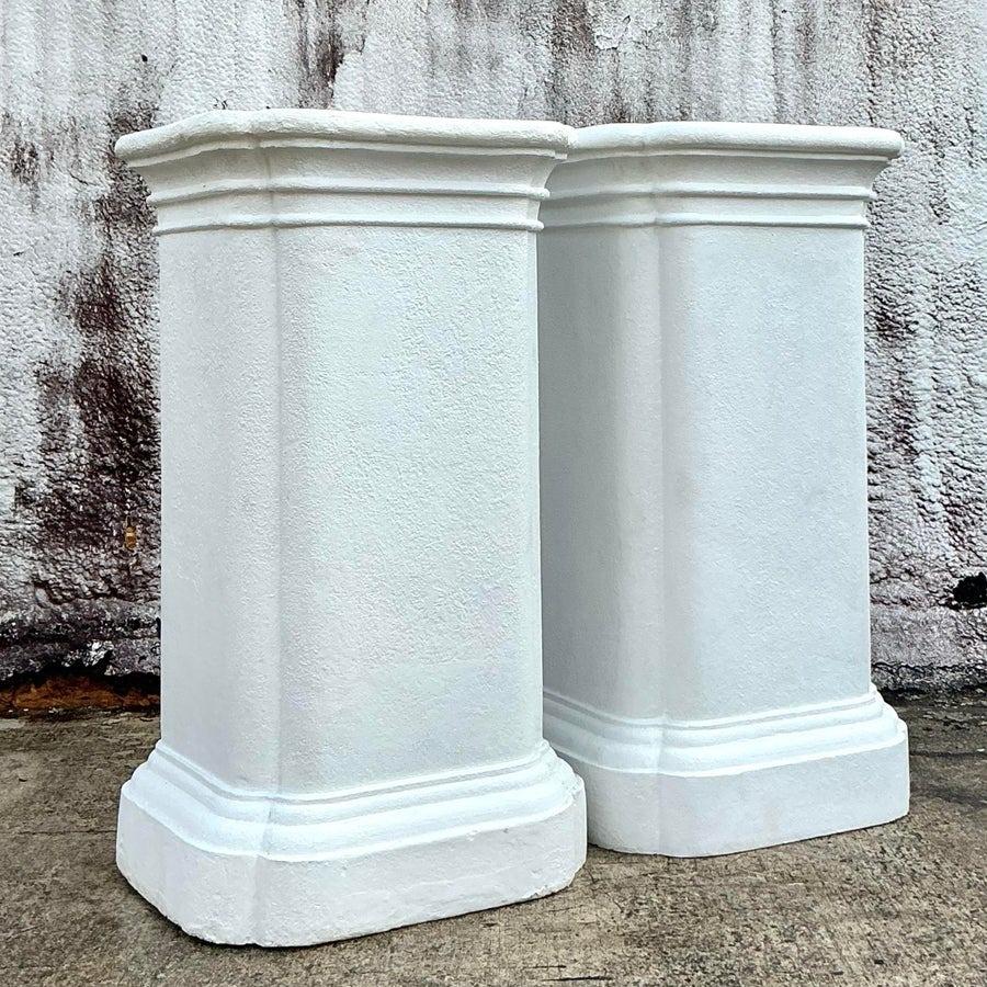 Pedestales Monumentales de Yeso sobre Fibra de Vidrio - Pareja en Bueno estado para la venta en west palm beach, FL