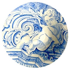 Assiette monumentale de style Régence vintage signée Robert Walters représentant un chérubin bleu et blanc
