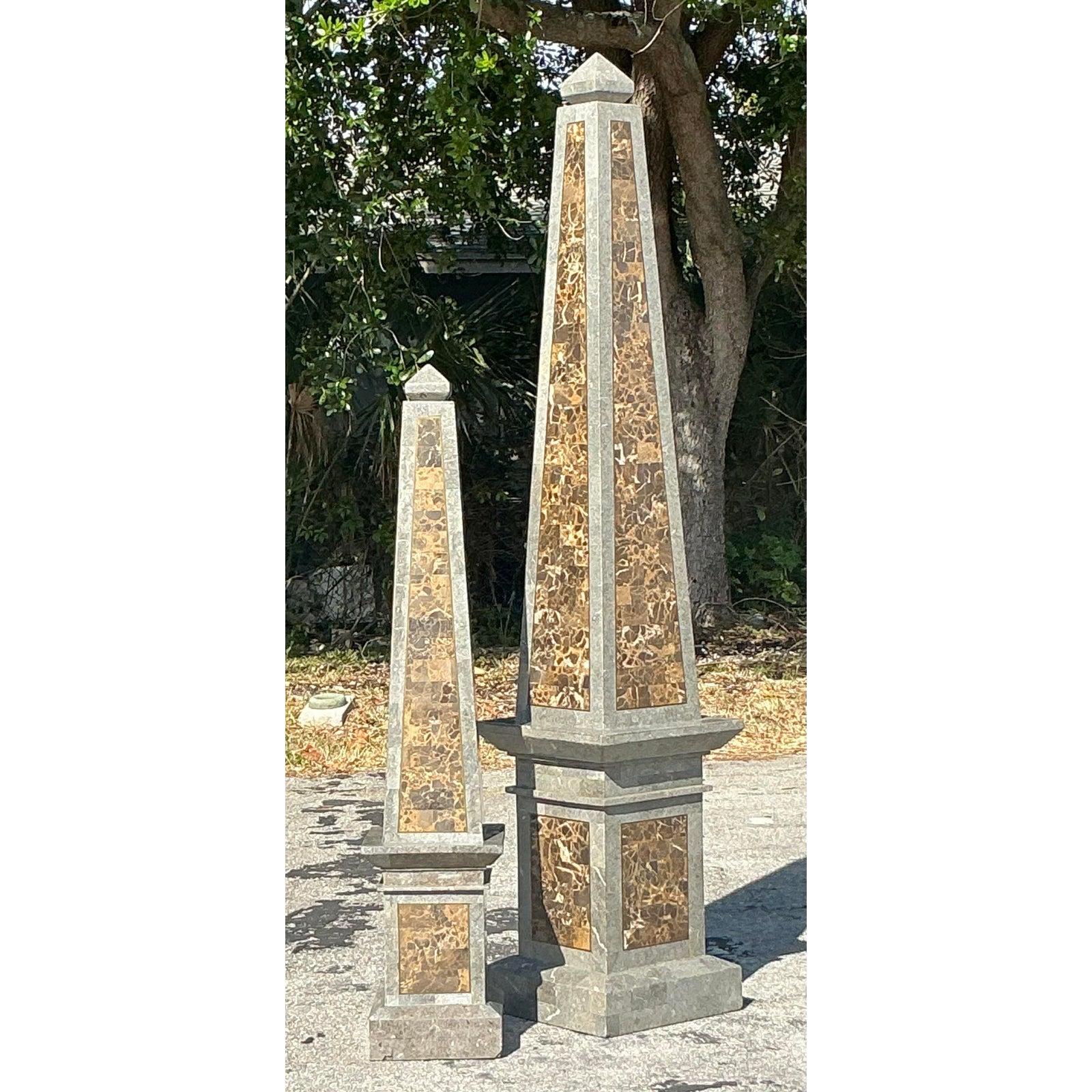 Vintage Regency Monumental Stein Obelisk (Neoklassisch)