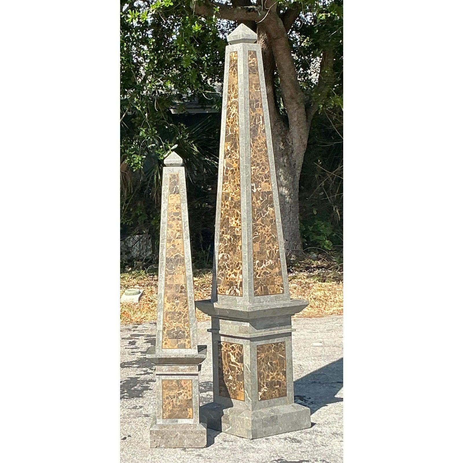 Vintage Regency Monumental Stein Obelisk (Marmor)