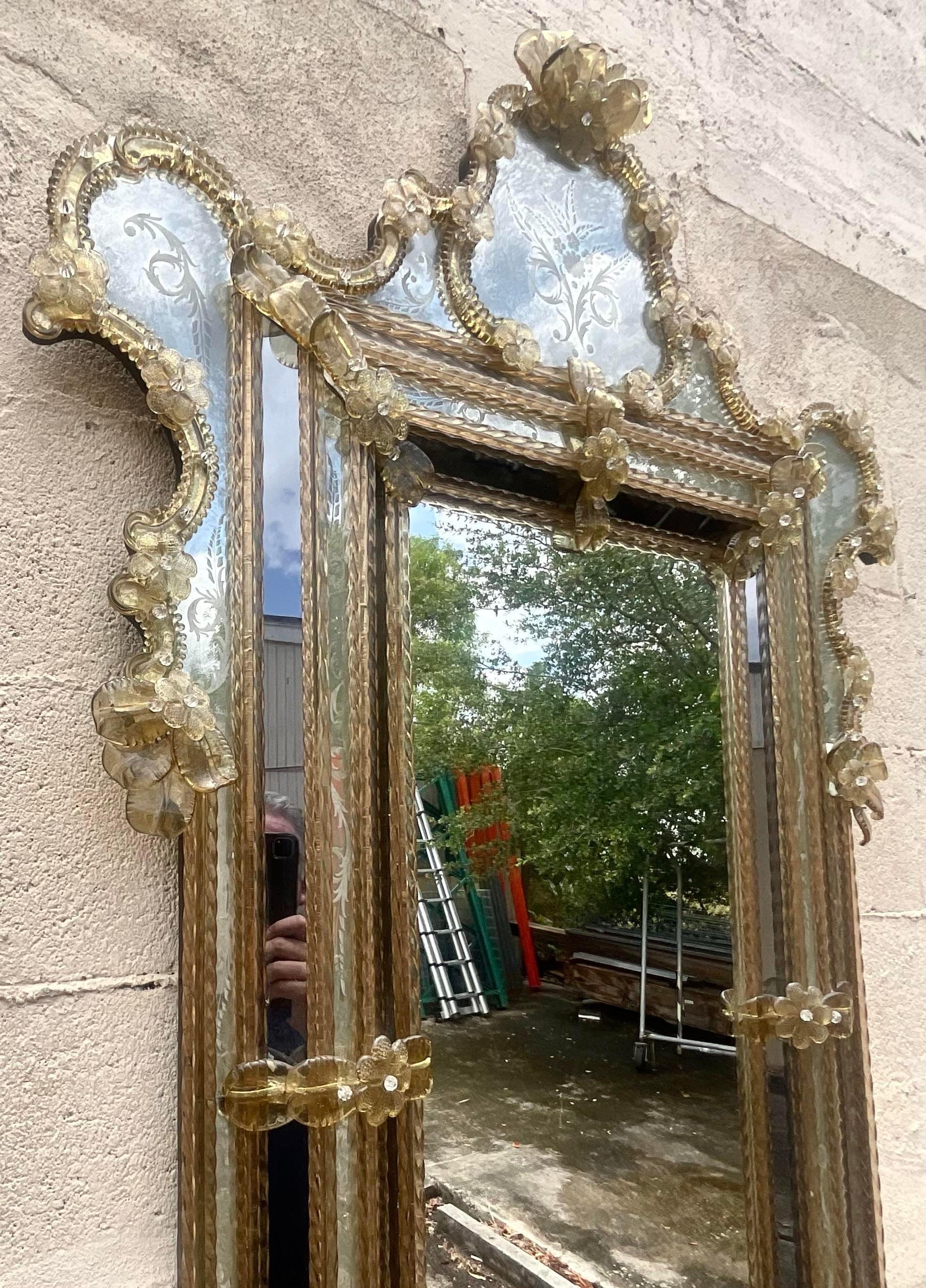 Vieux miroir vénitien monumental Regency en vente 4