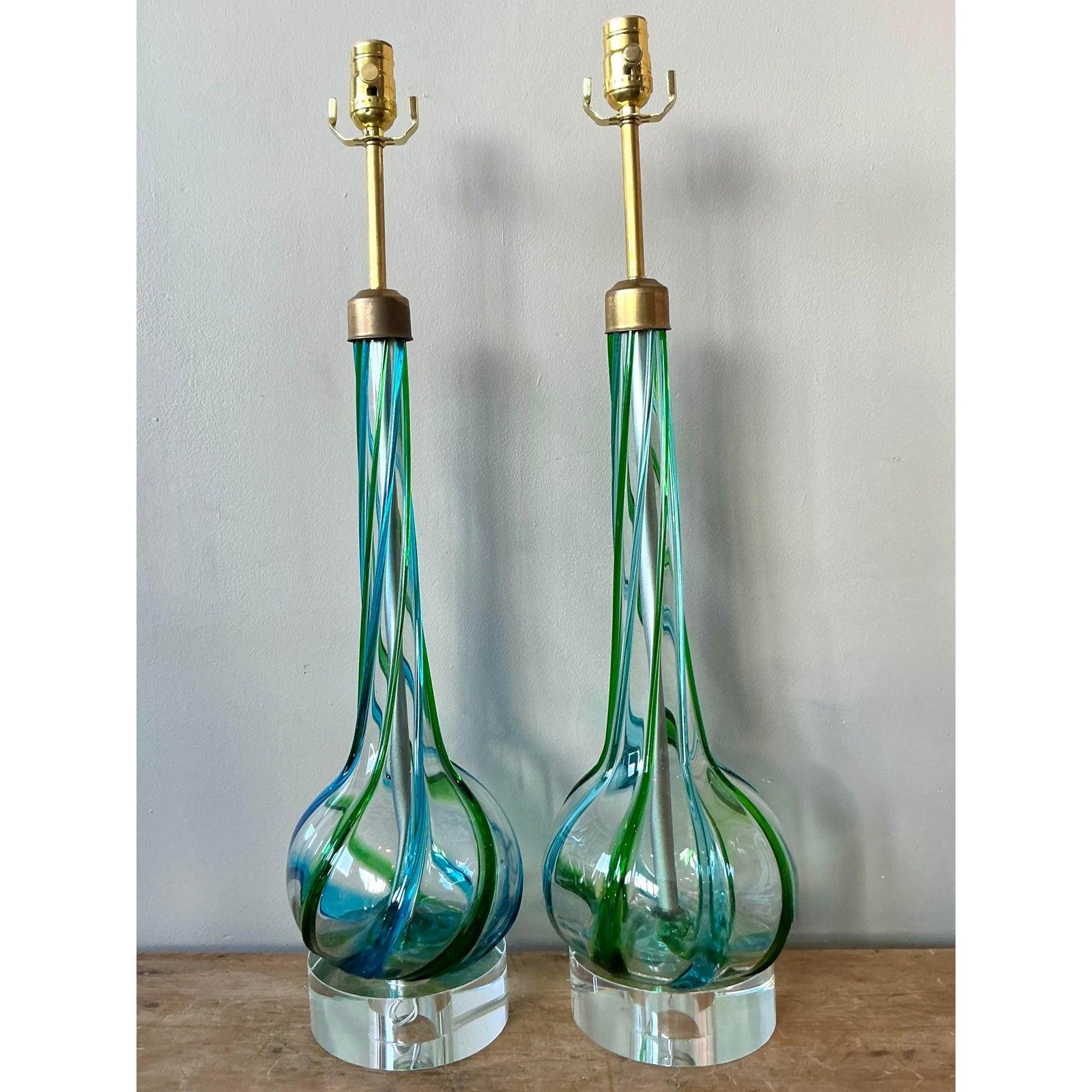 Mid-Century Modern Vintage Regency Murano Swirl Lamps - A Pair en vente