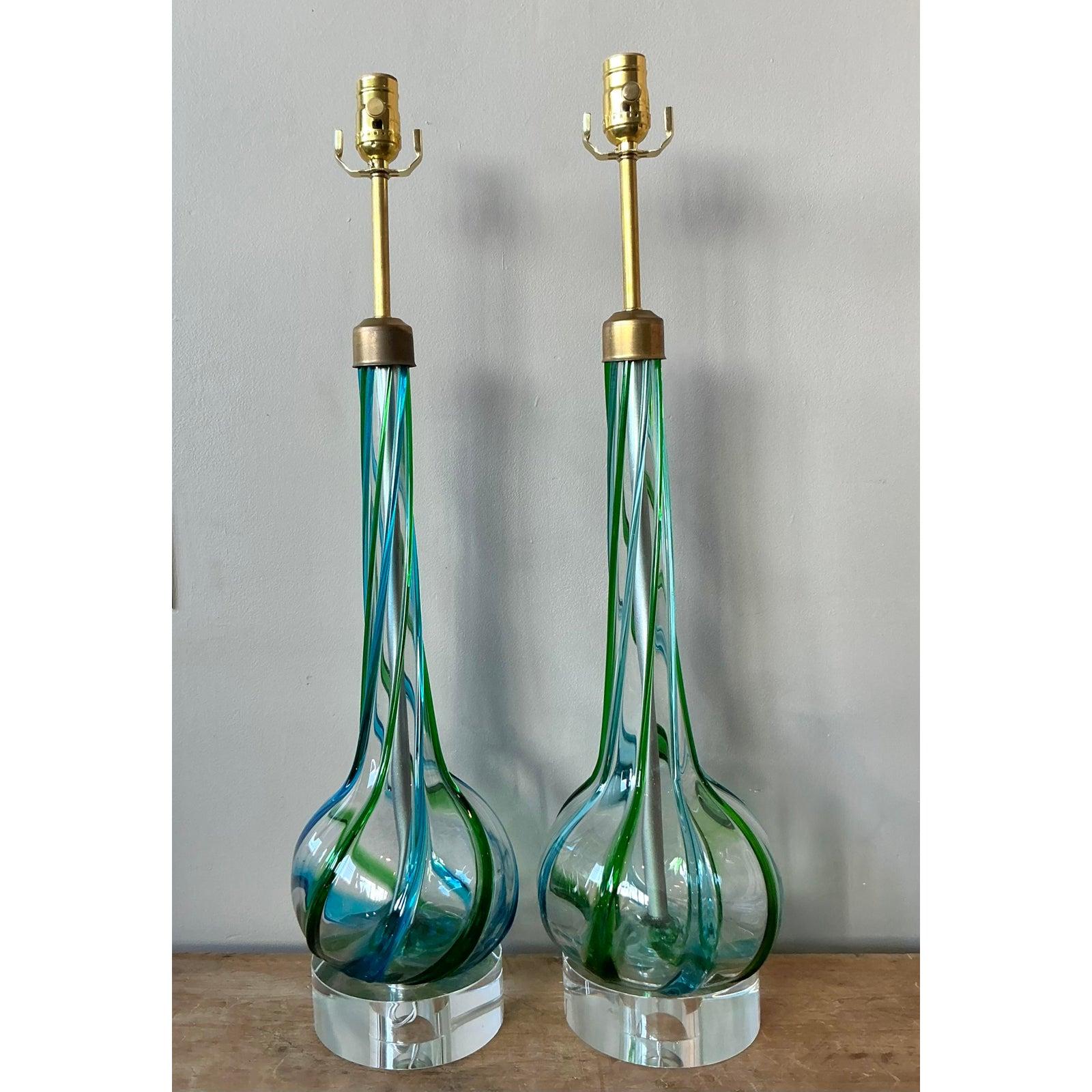 Américain Vintage Regency Murano Swirl Lamps - A Pair en vente