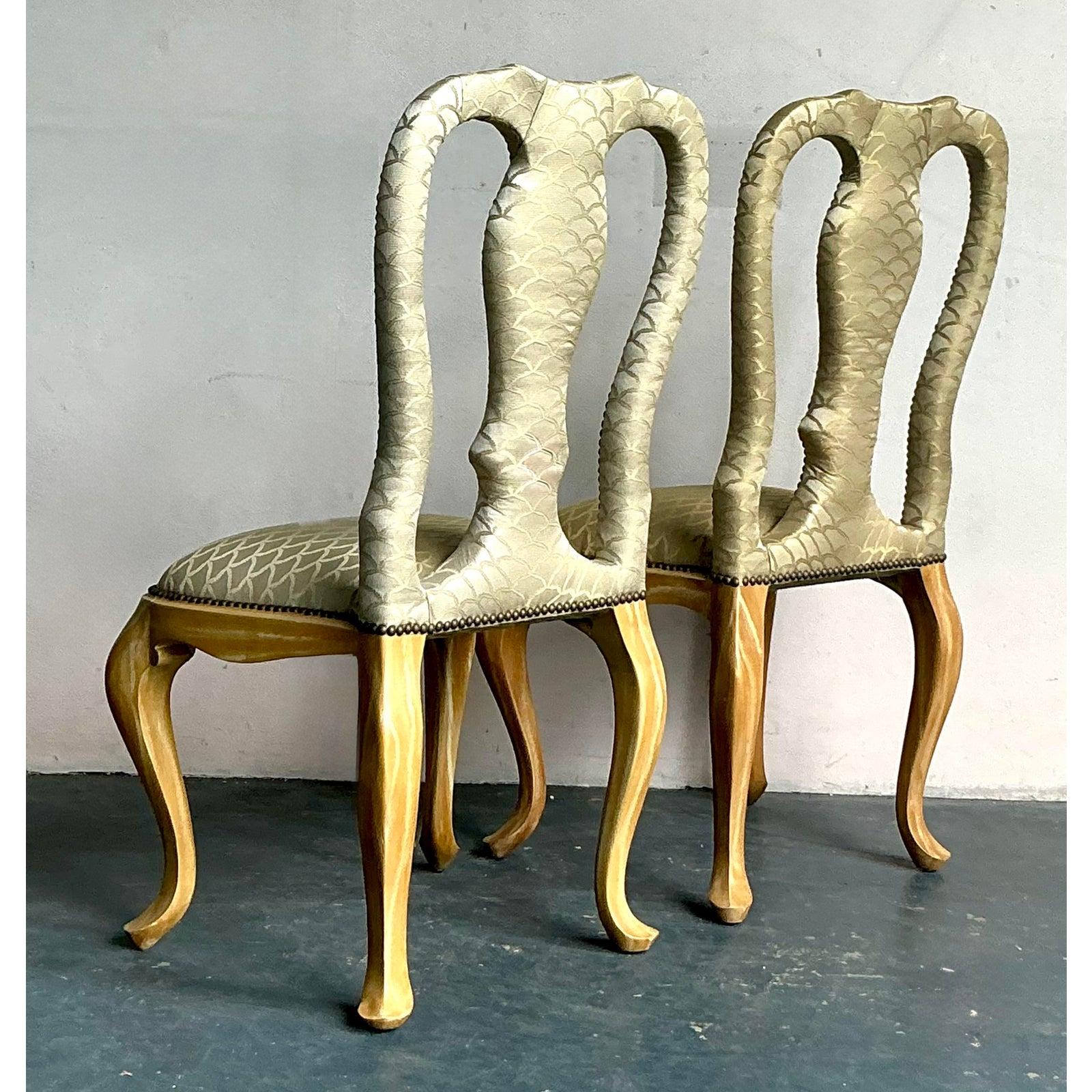 Vintage Regency Nailhead Queen Anne Esszimmerstühle - ein Paar (Französische Provence) im Angebot