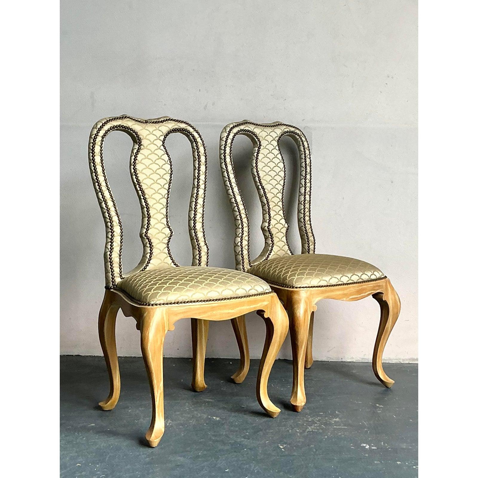 Vintage Regency Nailhead Queen Anne Esszimmerstühle - ein Paar (amerikanisch) im Angebot