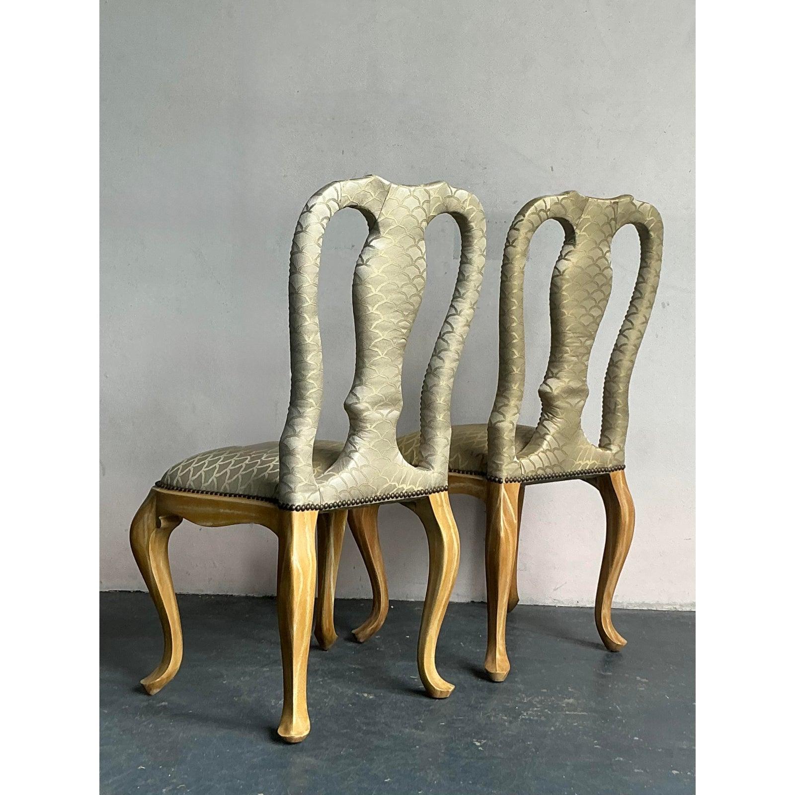 Vintage Regency Nailhead Queen Anne Esszimmerstühle - ein Paar im Zustand „Gut“ im Angebot in West Palm Beach, FL