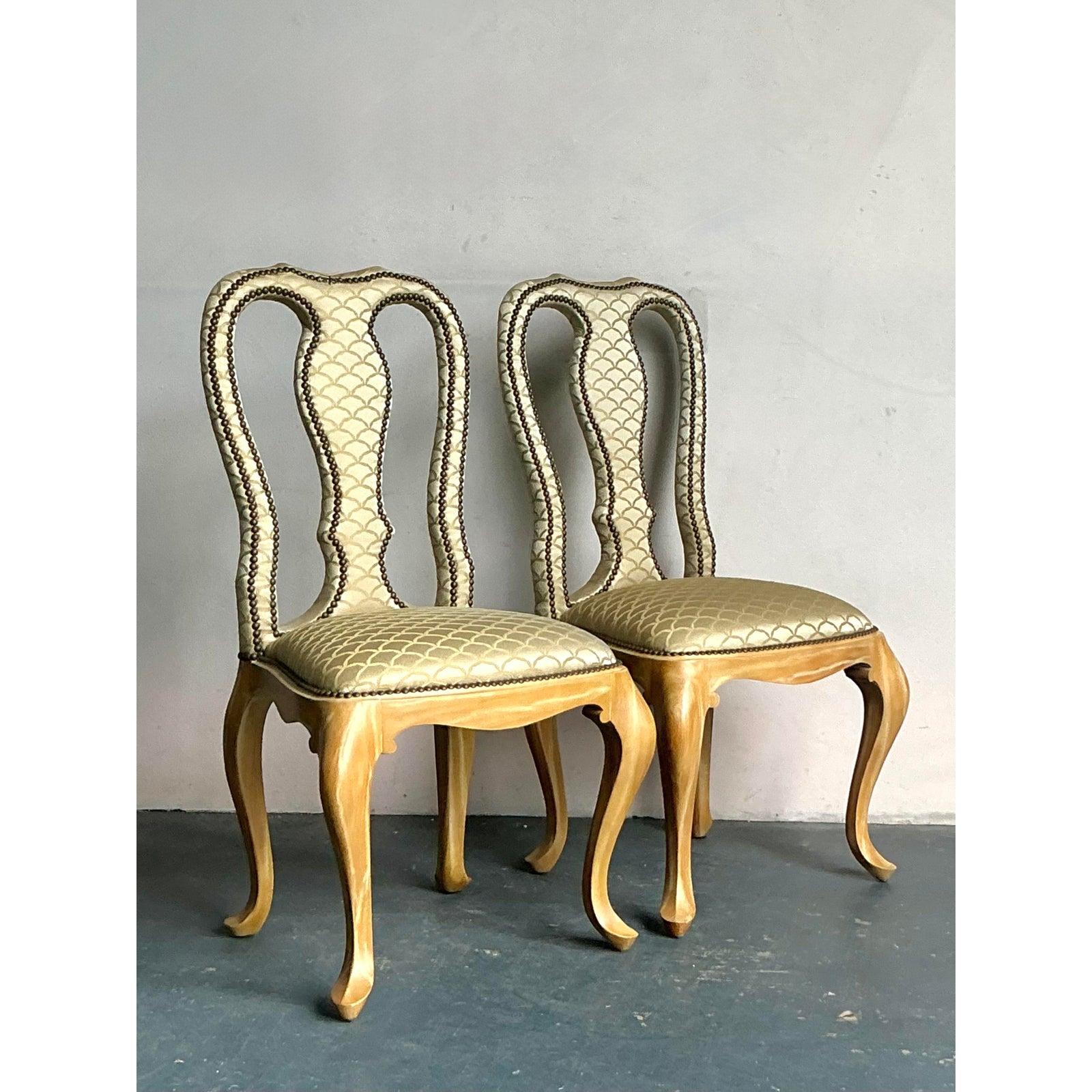 Vintage Regency Nailhead Queen Anne Esszimmerstühle - ein Paar (20. Jahrhundert) im Angebot