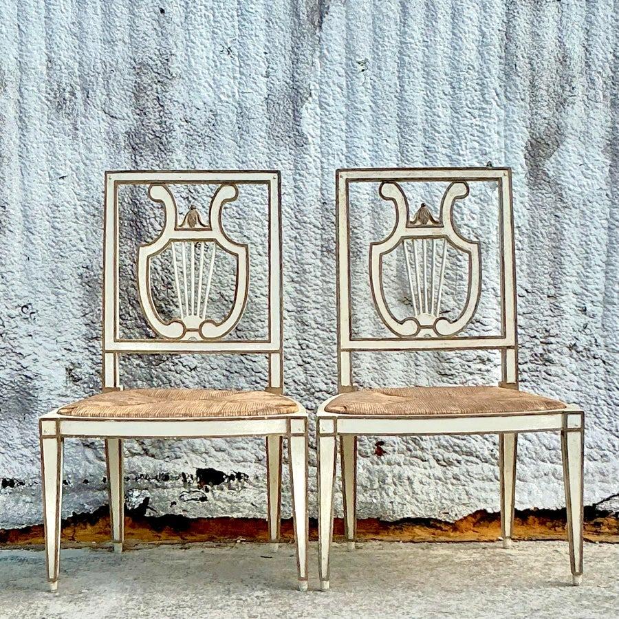 Pareja de sillas de comedor con respaldo de lira Niermann Weeks Vintage Regency Estadounidense en venta