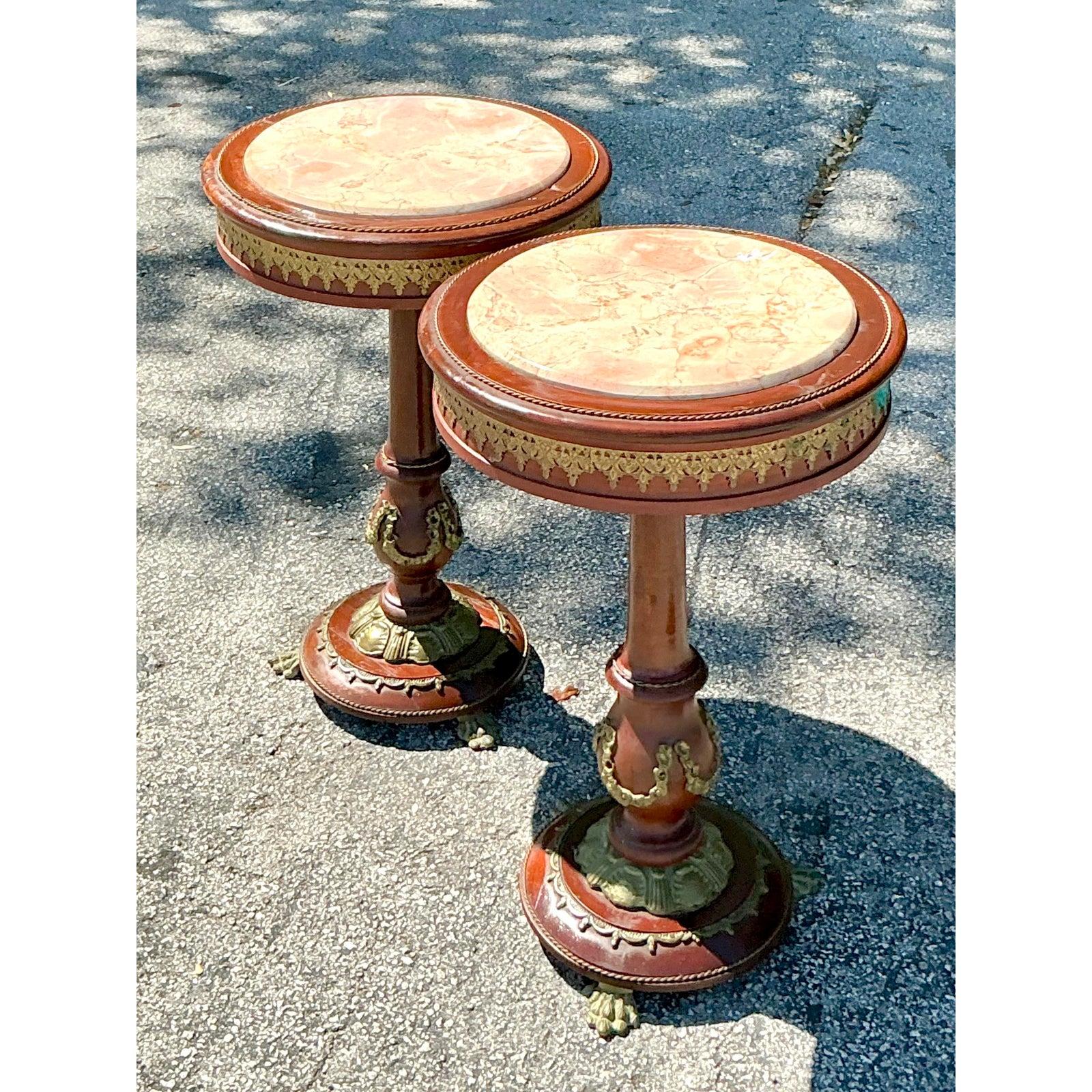 Tavolo con piedistallo in ormolu d'epoca con inserti in marmo - Set di 2 in vendita 3