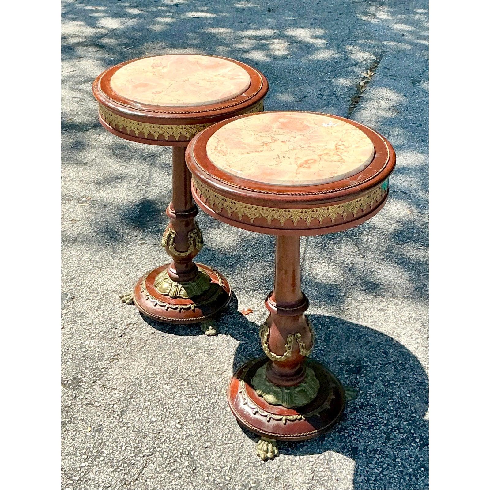 Tavolo con piedistallo in ormolu d'epoca con inserti in marmo - Set di 2 in vendita 1