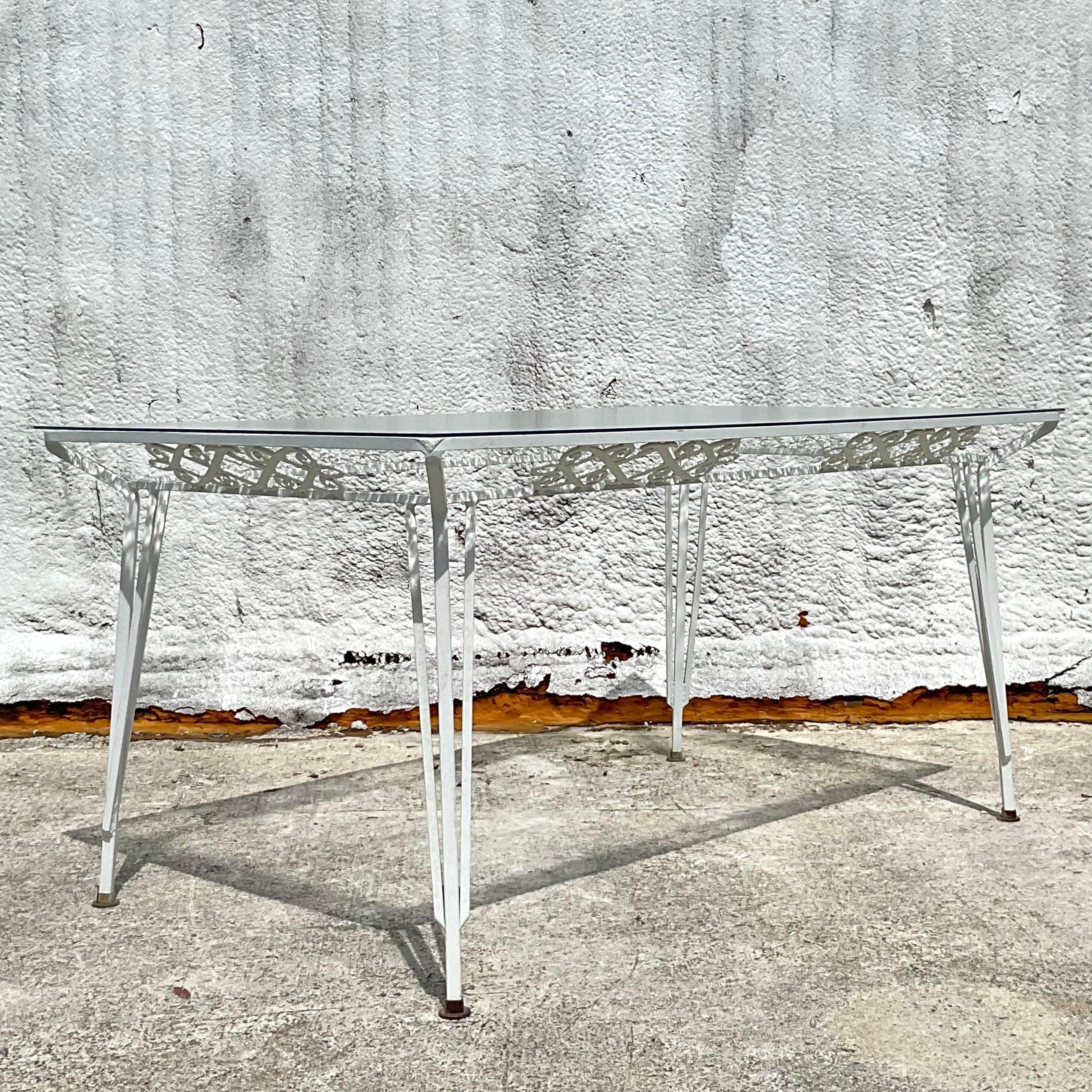 XX secolo Set di 7 sedie da pranzo in alluminio fuso per esterni Vintage Regency in vendita
