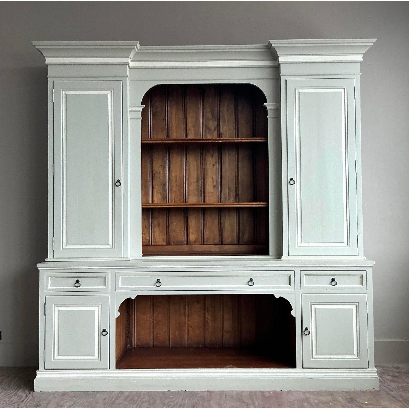 Neoclassico Armadietto per le porcellane dipinto in stile Regency d'epoca in vendita