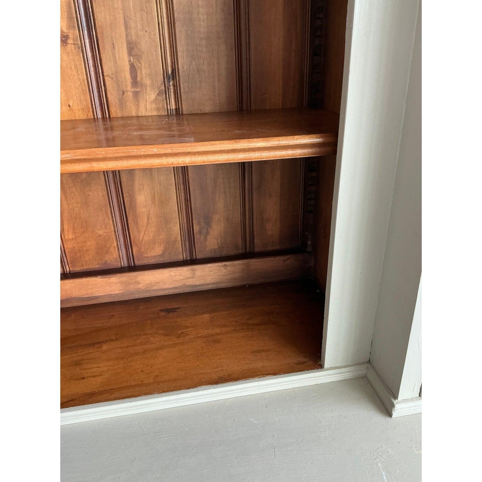 Legno Armadietto per le porcellane dipinto in stile Regency d'epoca in vendita