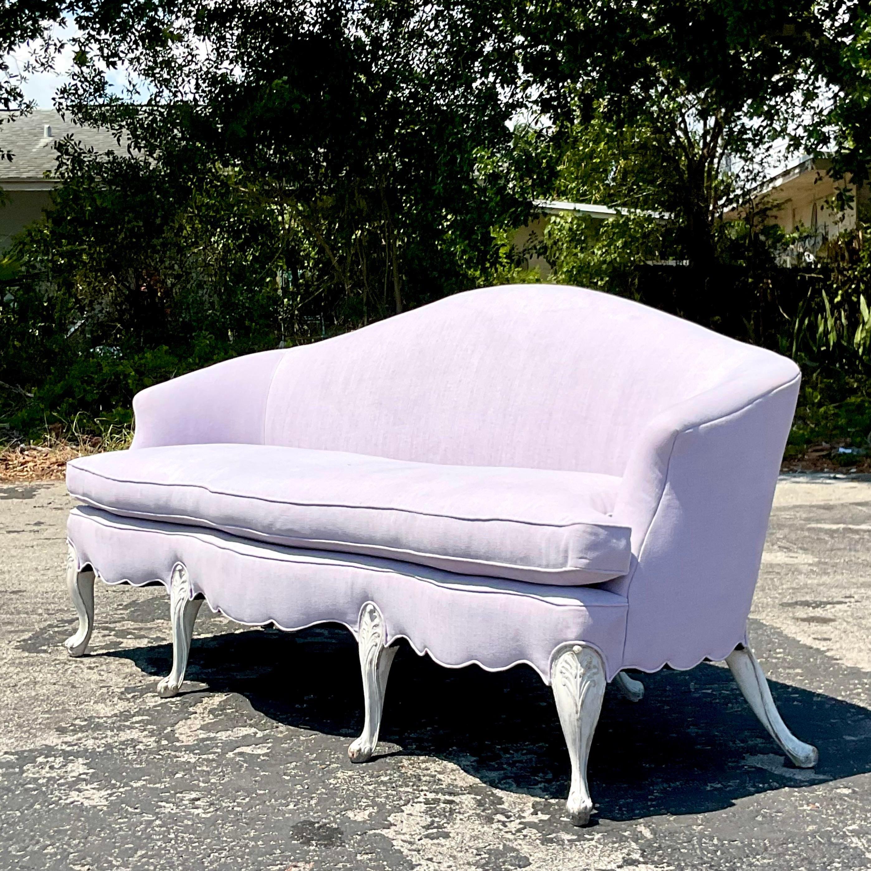 Tissu d'ameublement Canapé Camelback Vintage Regency couleur lavande pâle