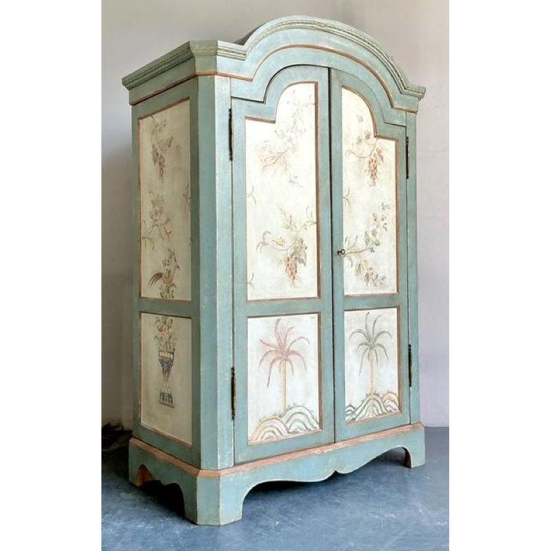 Armoire Vintage Regency Patina peinte à la main Bon état - En vente à West Palm Beach, FL